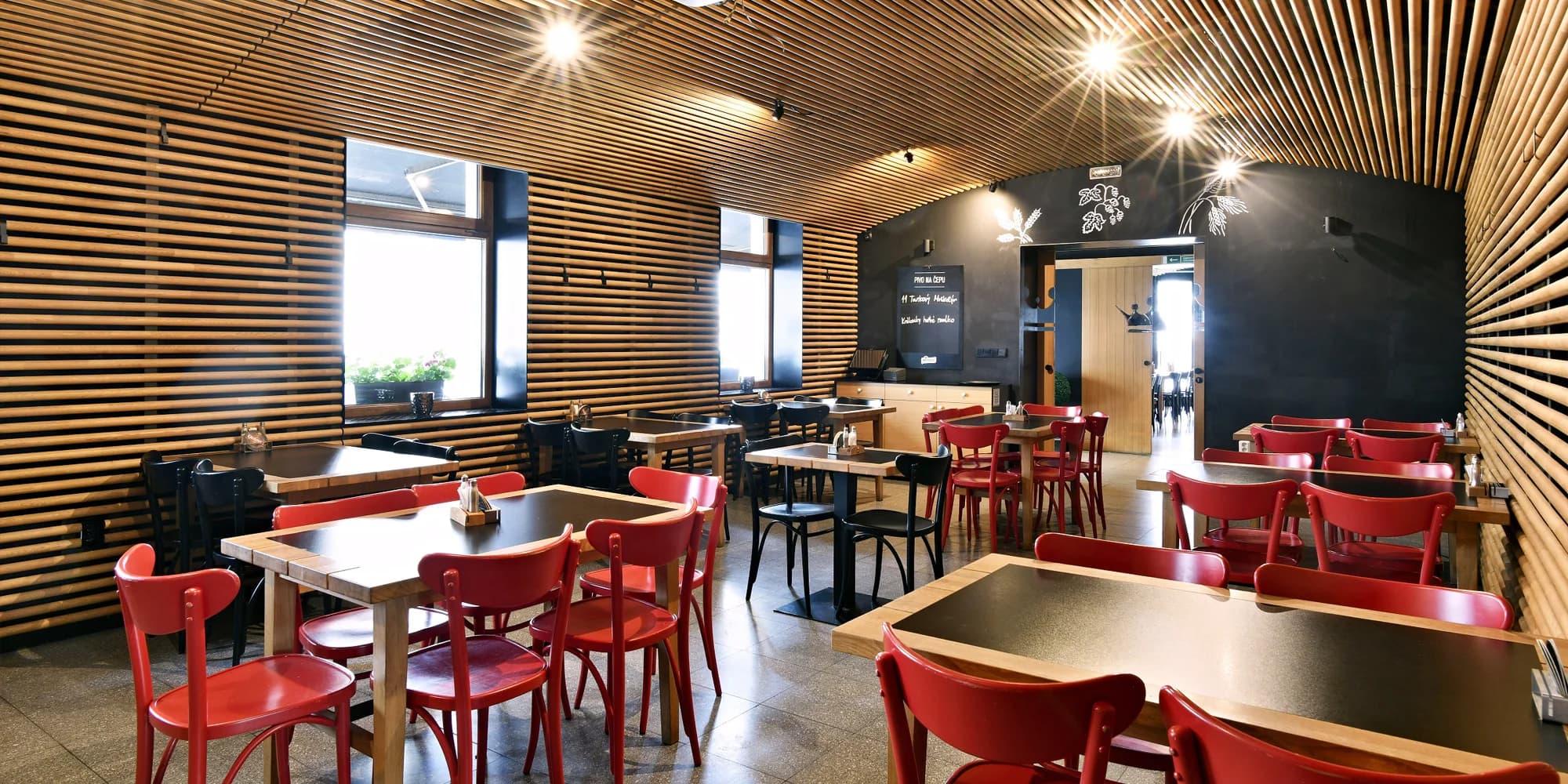 Pečené vepřové koleno v krušovické restauraci v Krči pro 1 nebo 2 osoby