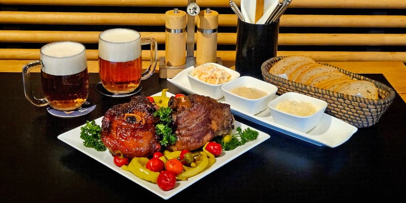 Pečené vepřové koleno v krušovické restauraci v Krči pro 1 nebo 2 osoby