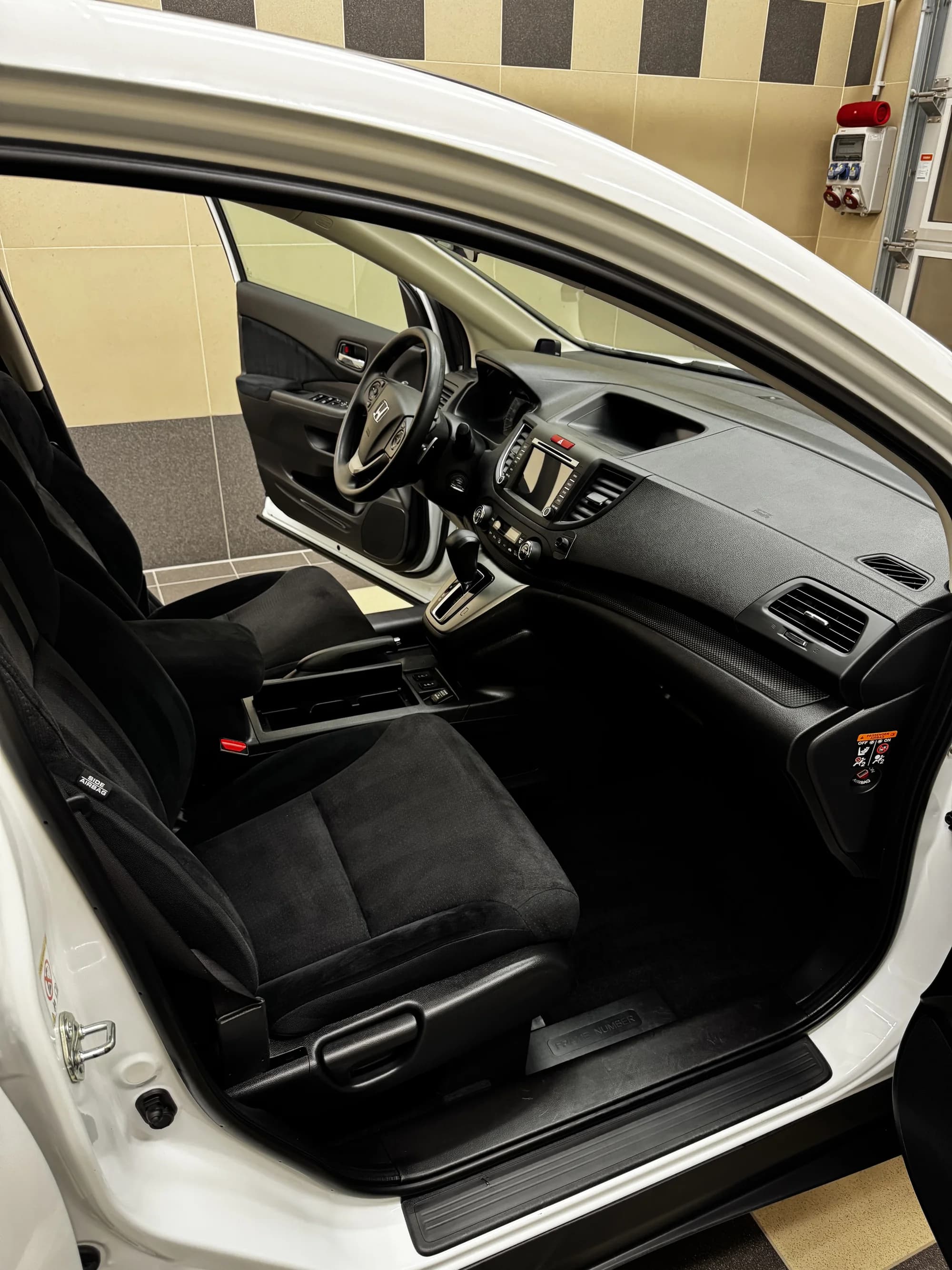 Mytí vozu typu sedan či SUV: chemické čištění interiéru i program Komplet classic