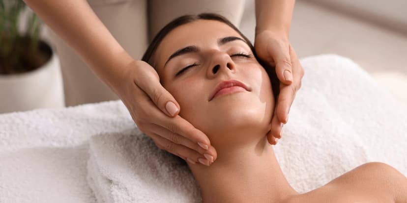 Kompletní péče o tělo i pleť: liftingová masáž, mezoterapie i make-up