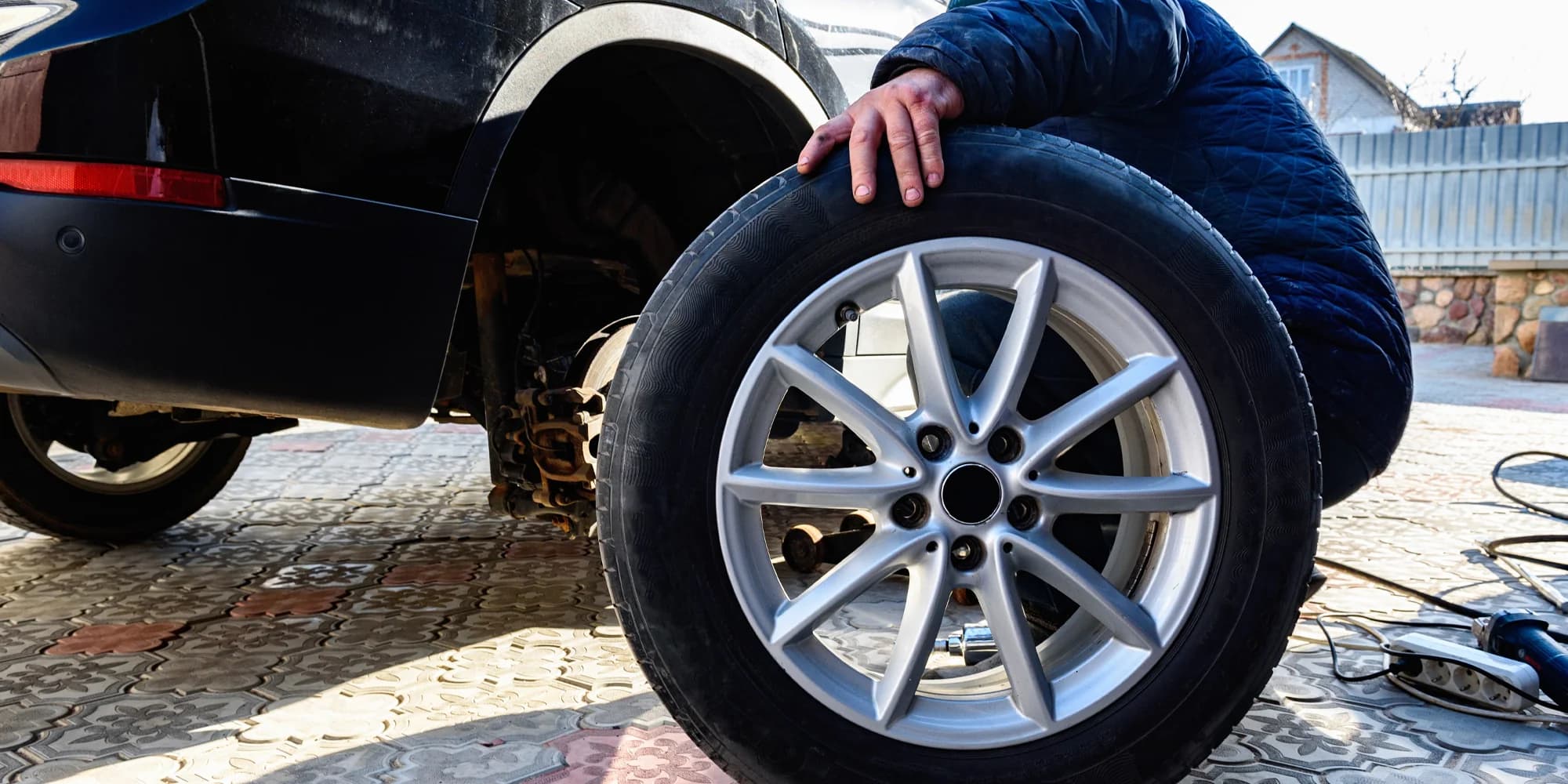 Vybavte své auto na další roční období: kompletní přezutí plechových i alu disků, do velikosti 20"