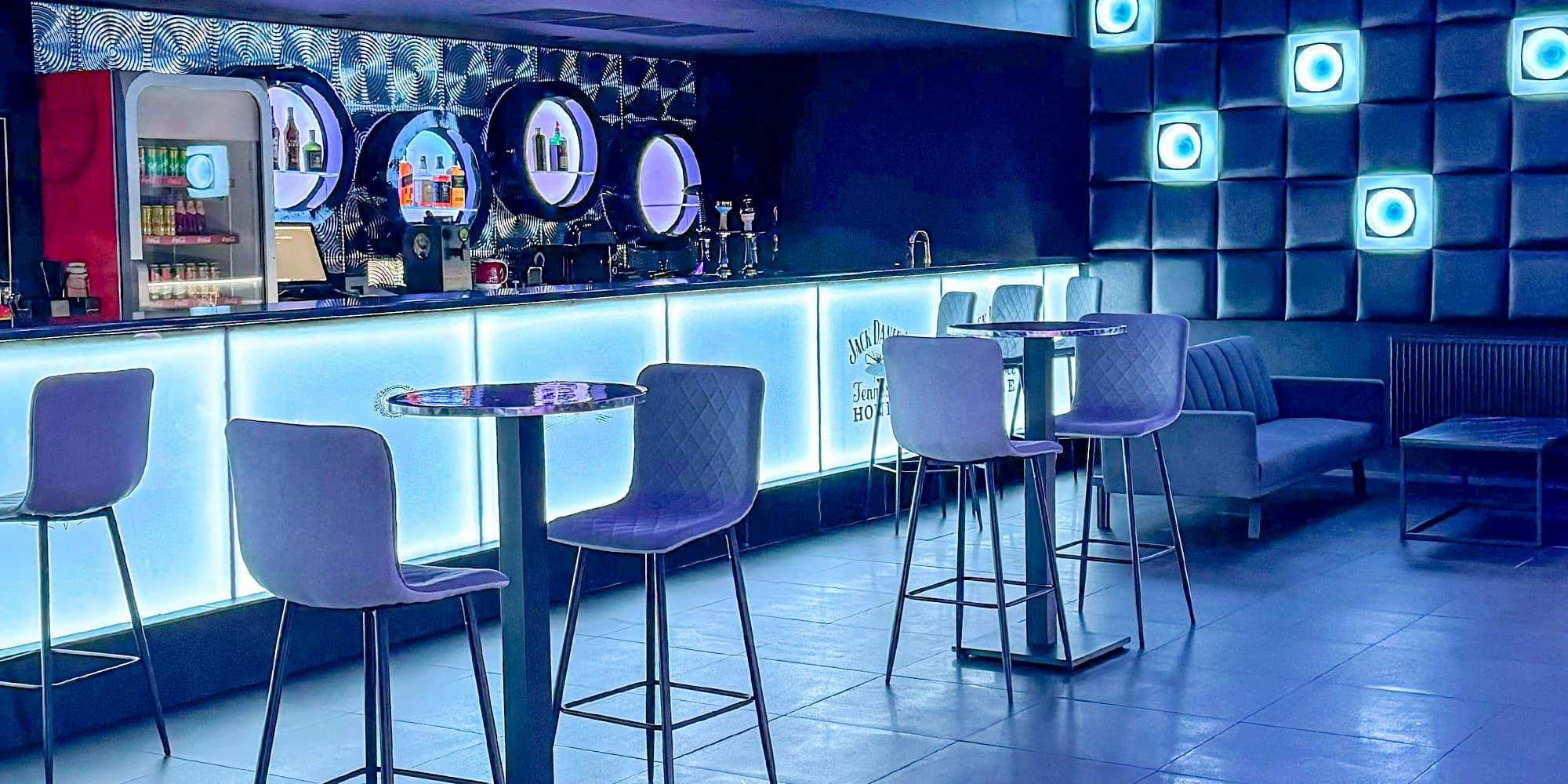 Pronájem baru: voucher na drinky, hry i vodnice až pro 50 osob