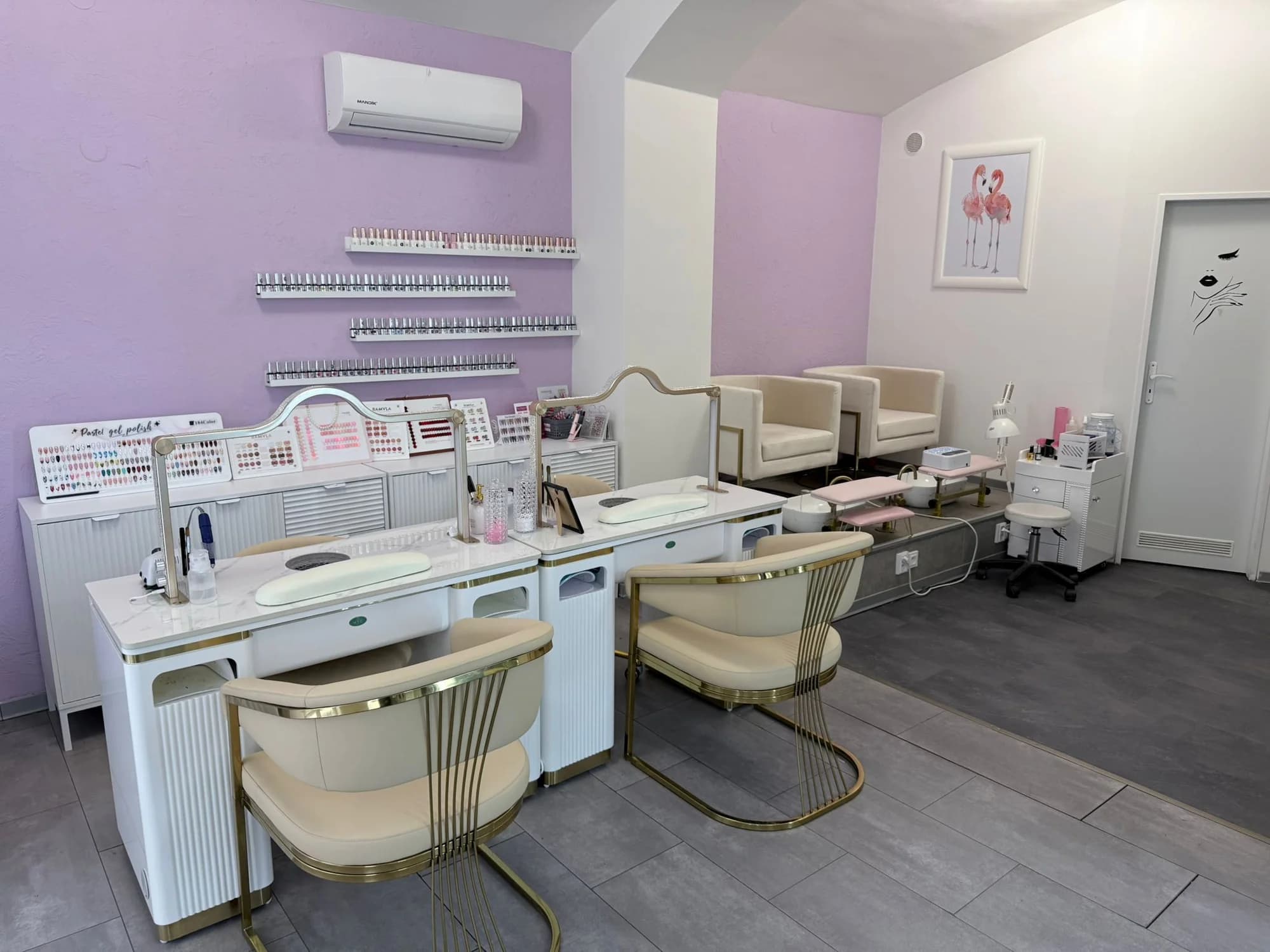 Manikúra s gel lakem nebo modelací nehtů, klasická pedikúra s možností s Footlogix