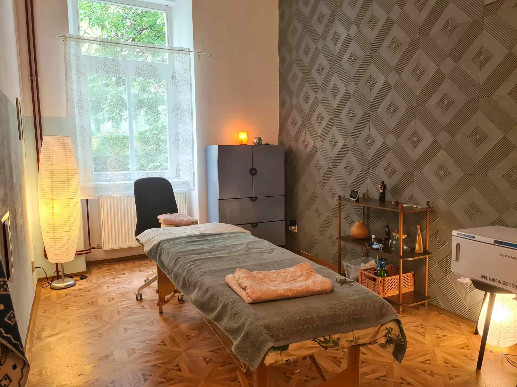 Hluboce uvolňující obličejová masáž Gua Sha, Bojin nebo fasciální masáž těla