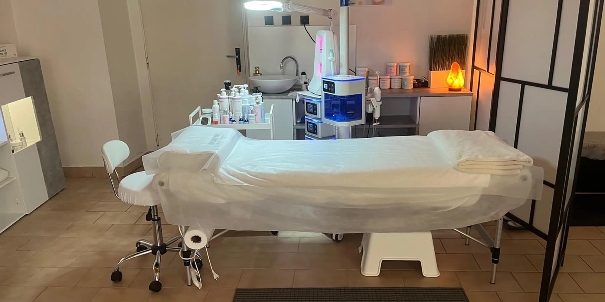 Luxusní ošetření pleti: peeling, ultrazvuková špachtle i hydrodermabráze