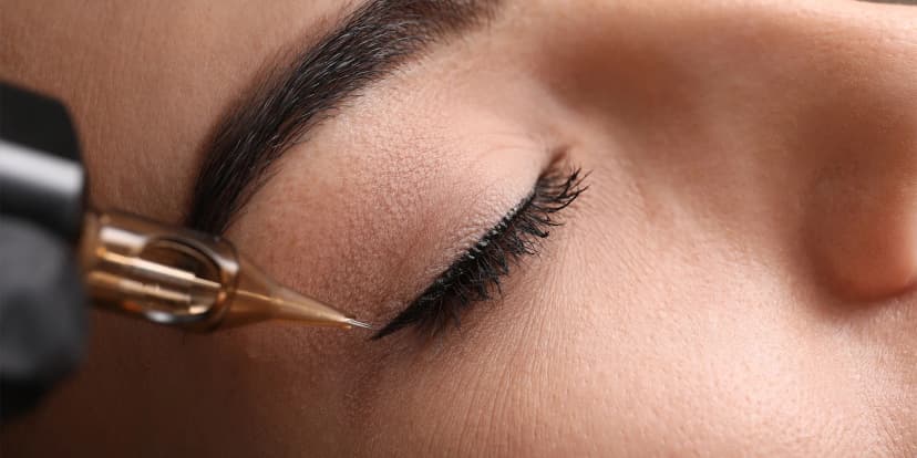 Permanentní make-up: pudrové obočí, meziřasové i stínované oční linky i akvarelové rty
