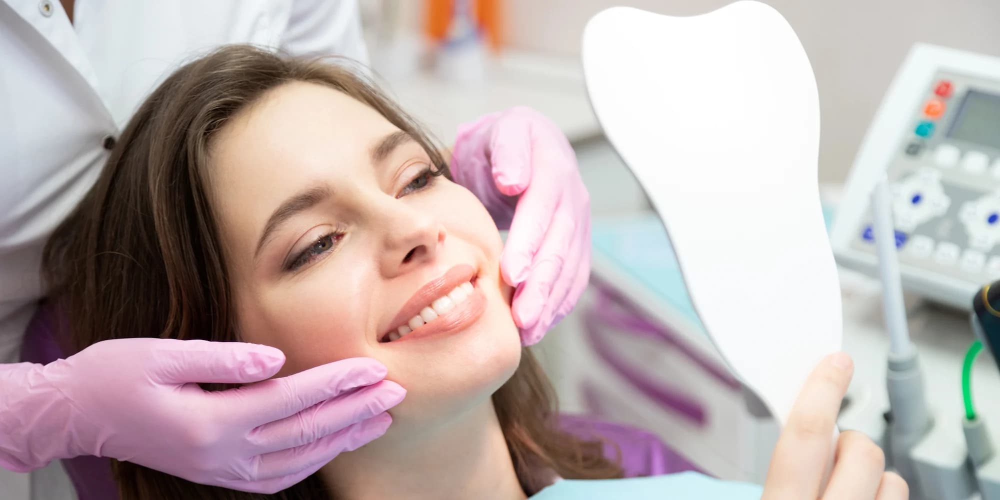 Komplexní dentální hygiena včetně air-flow a odstranění zubního kamene na Vinohradech