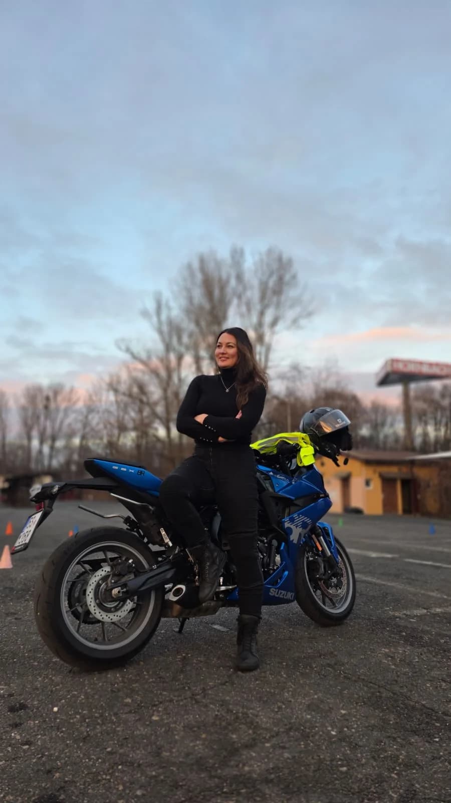 Zdokonalovací kurzy na motorce pro ženy pod vedením instruktorky