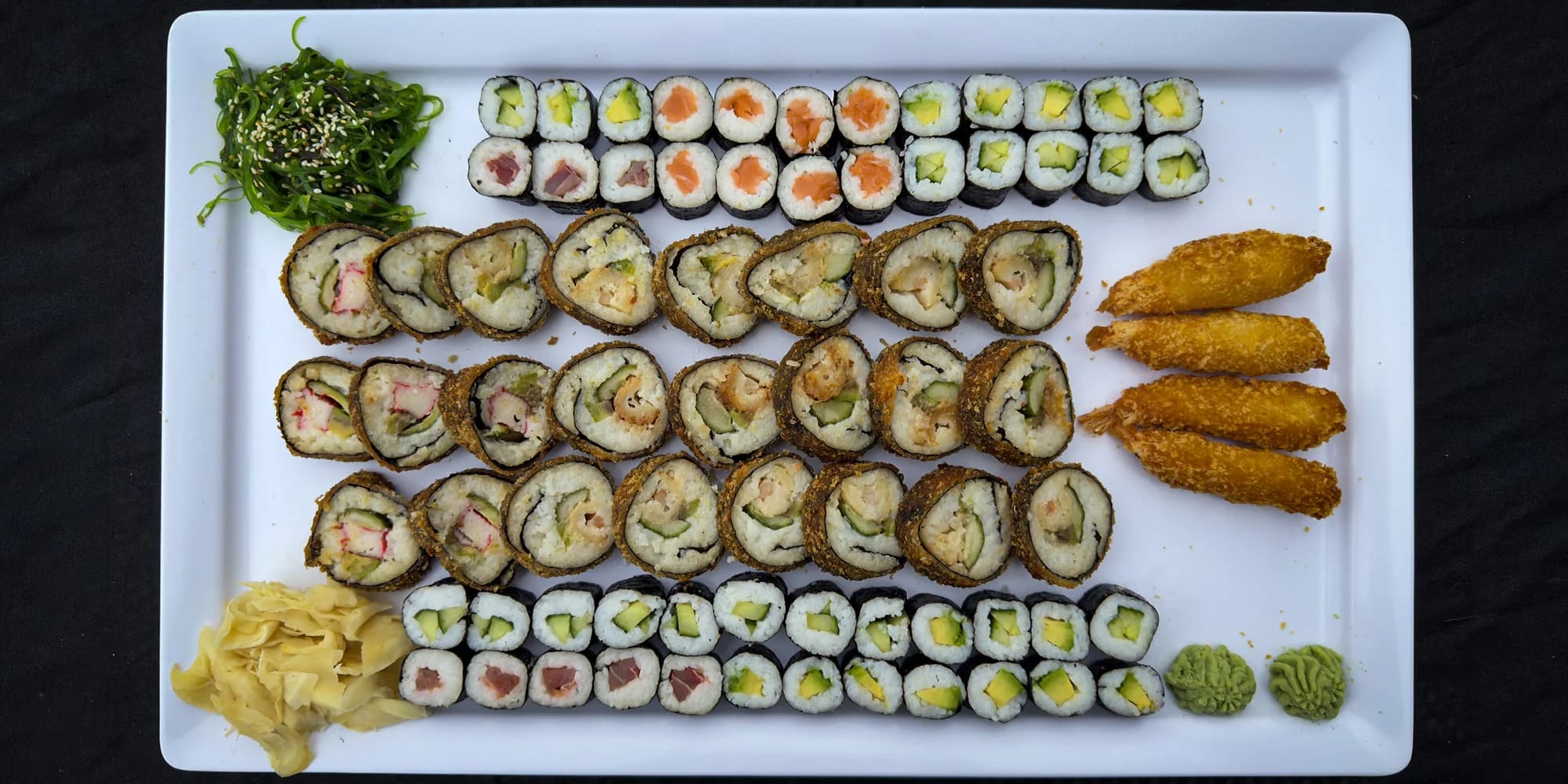 Obří sushi sety pro rodinu i partu přátel: 76, 79, 105 i 107 rolovaných kousků