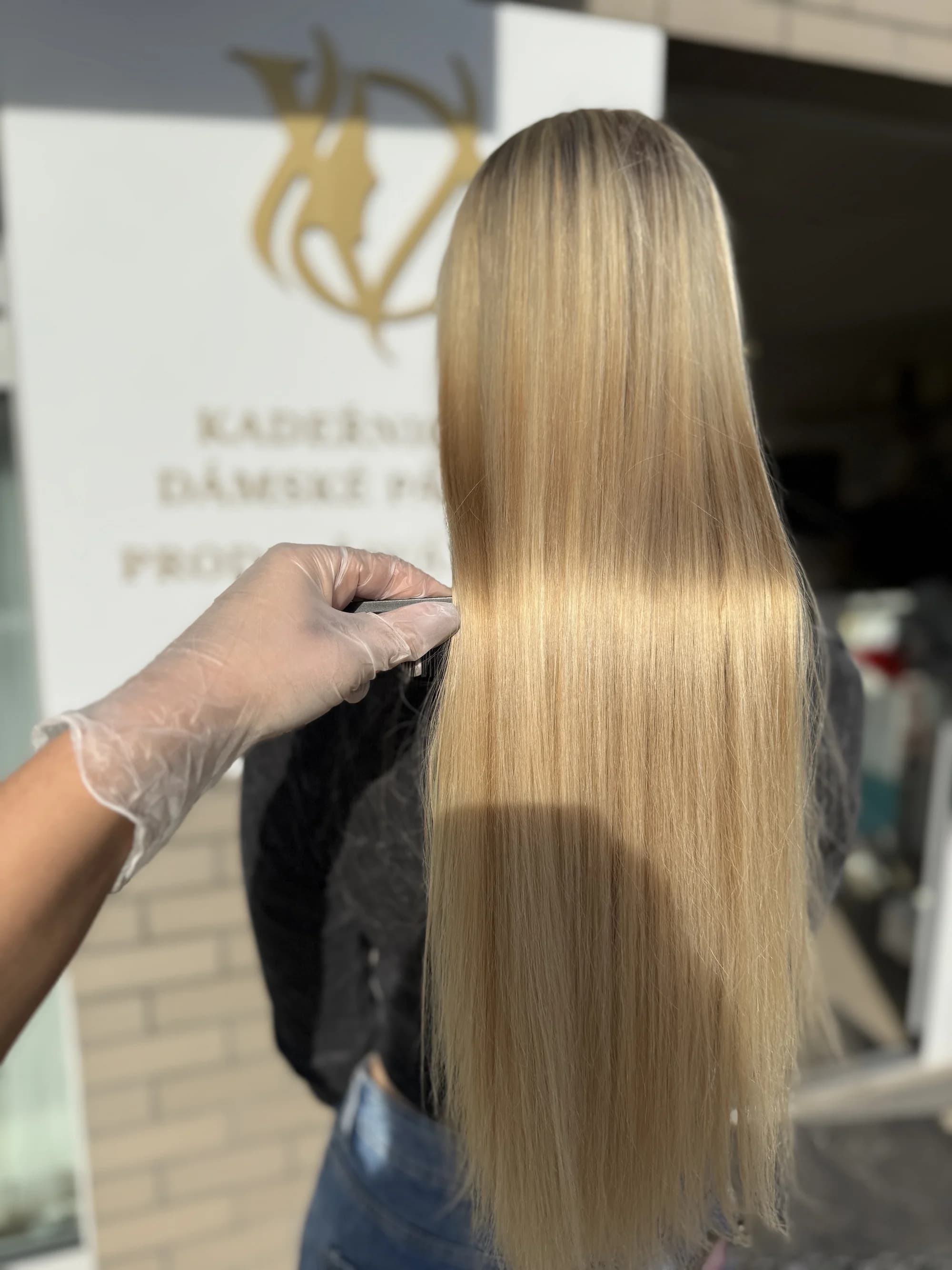 Brazilský keratin nebo intenzivní výživa vlasů pro lesk a sílu vlasů včetně střihu