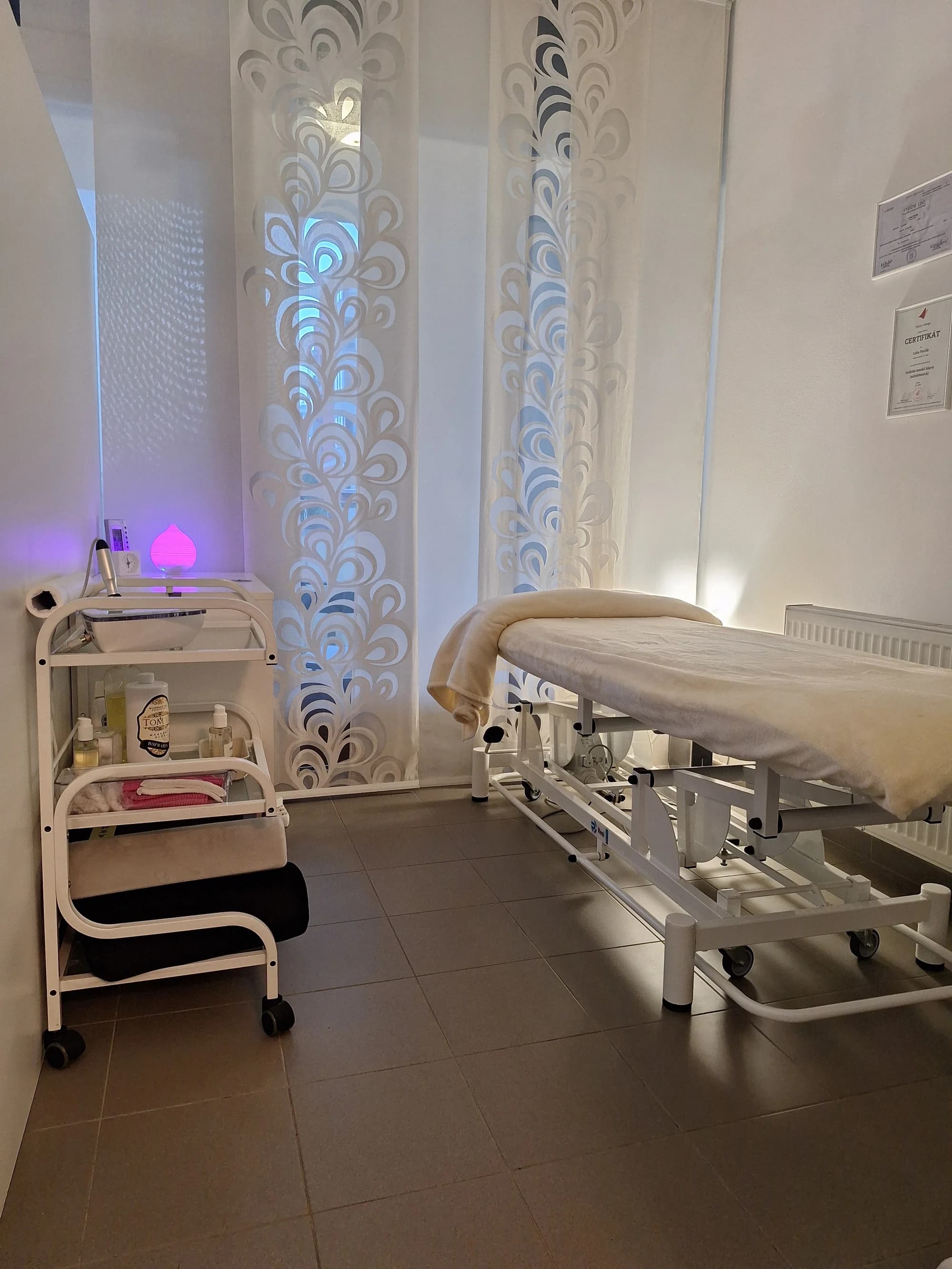 Oslnivý pohled každý den: lash lifting řas vč. barvení řas i obočí a regenerace