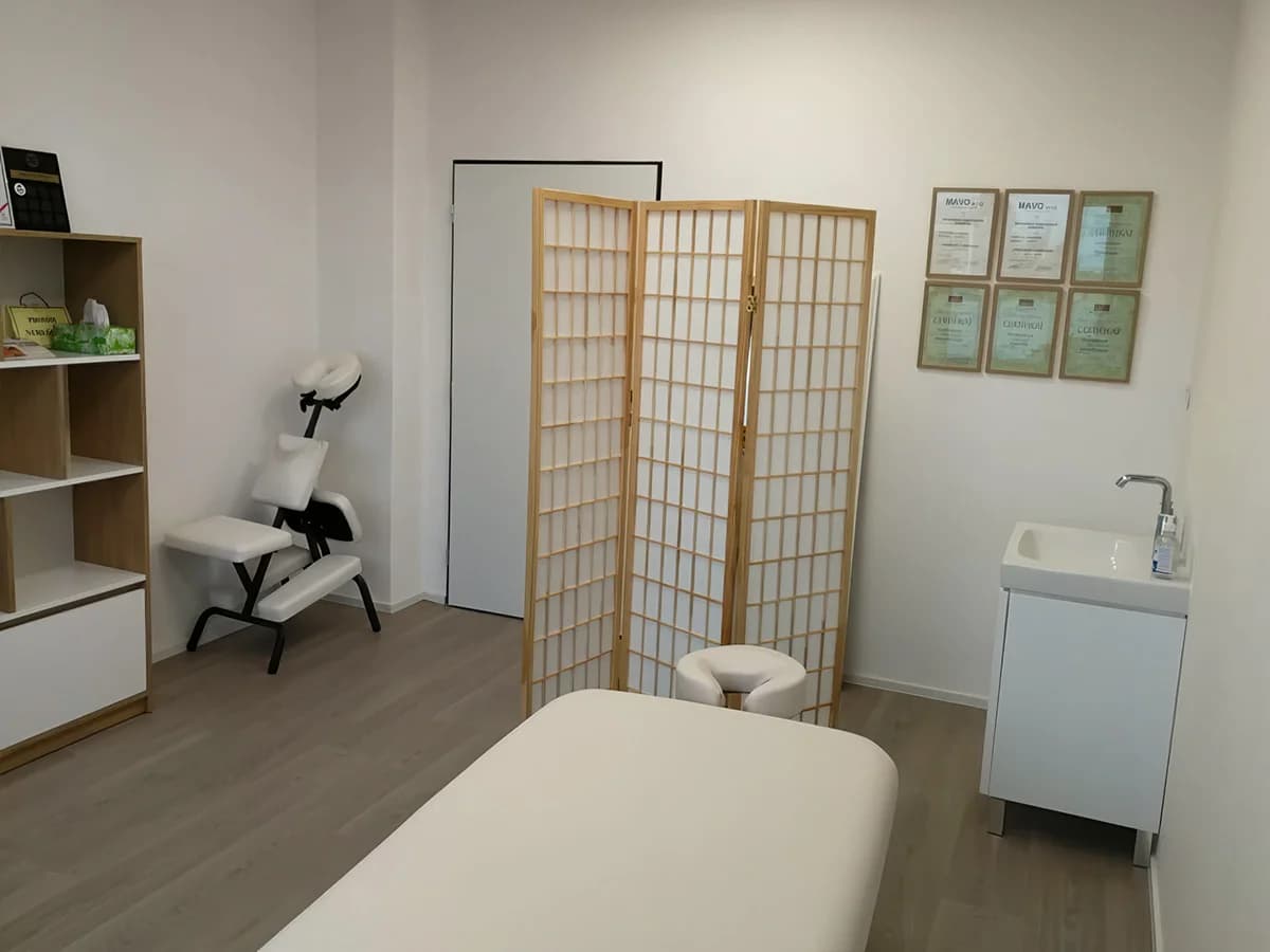 Nechte se hýčkat: 80min. masáž technikou Raindrop s 9 terapeutickými esenciálními oleji
