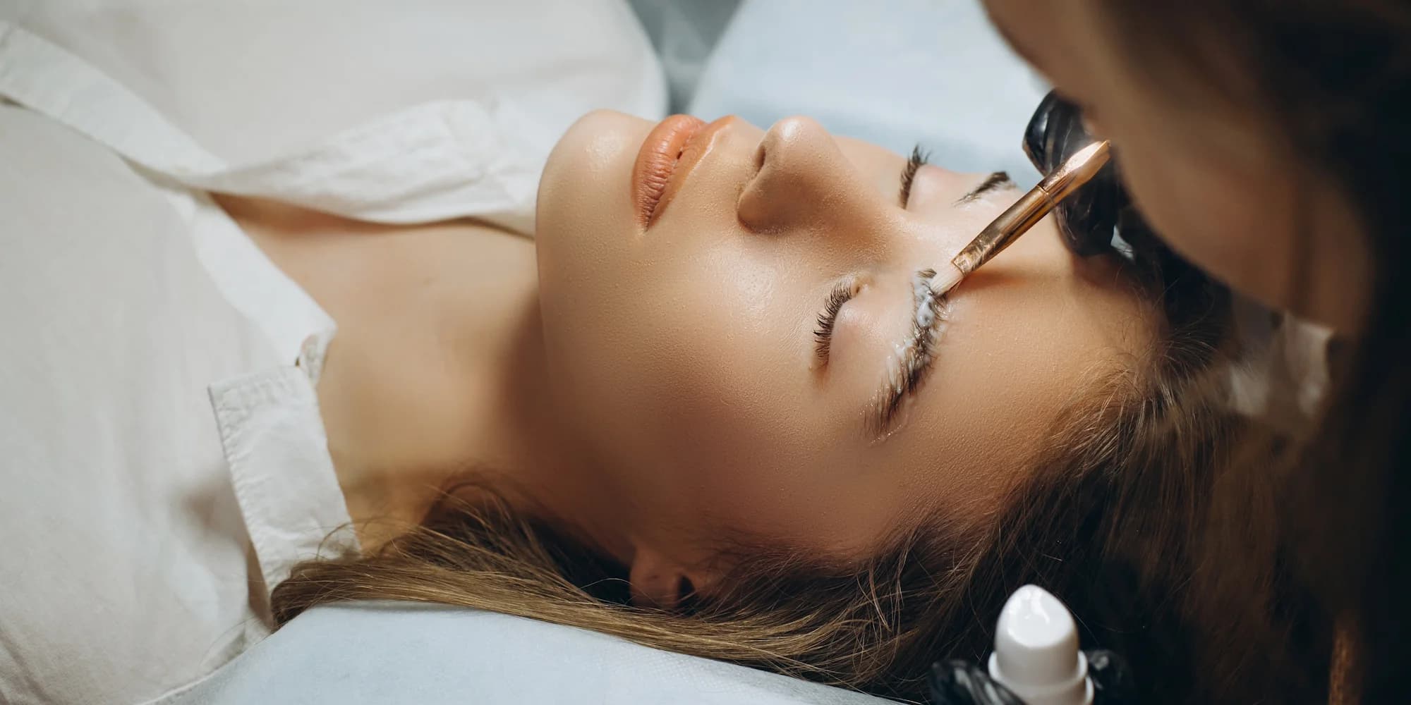 Lash lifting řas, laminace obočí včetně barvení i balíček laminace