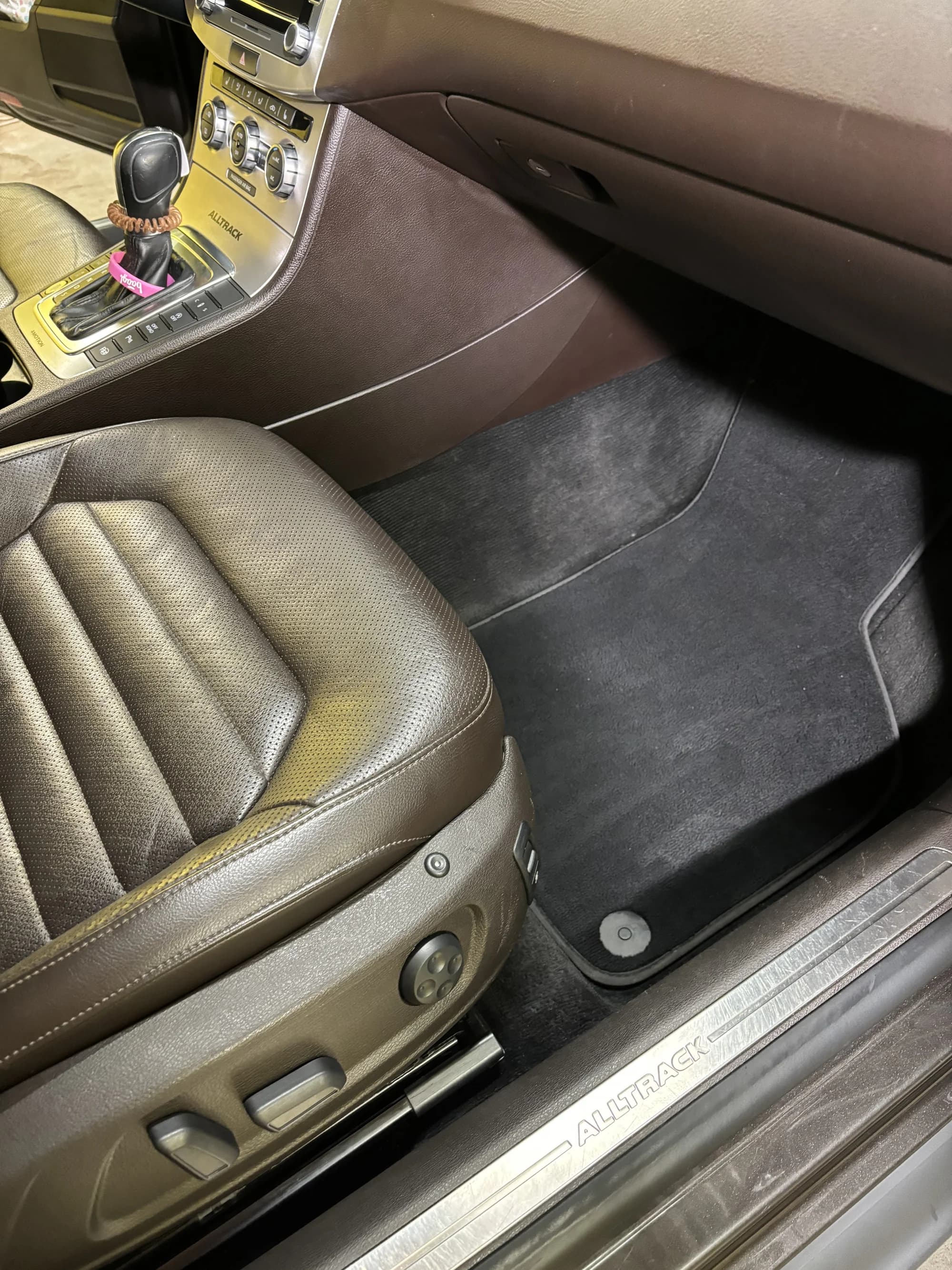 Auto jako ze škatulky: mokré čištění interiéru auta, pokročilá i kompletní péče