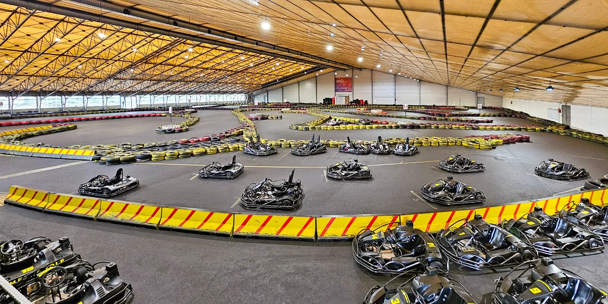 Zábava pro rodinu i jako teambuilding: motokáry, bowling i jídlo pro děti nebo dospělé