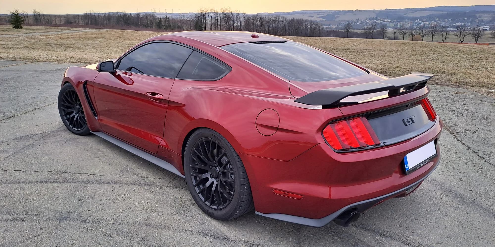 Pronájem ikonického amerického vozu Ford Mustang GT 5.0 V8: na 6, 12, 24 i 48 hodin