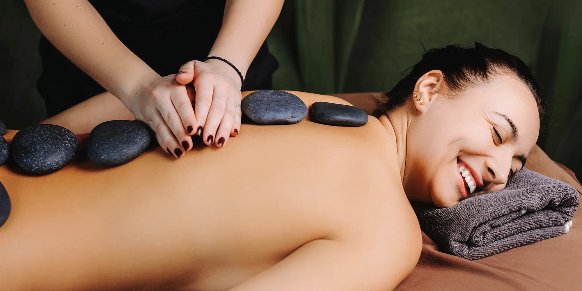 Včelí relax v apidomku pro jednoho: sauna, masáž i ležení na úlech (2 hodiny)