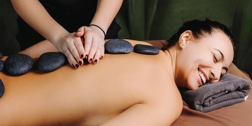 Včelí relax v apidomku pro jednoho: sauna, masáž i ležení na úlech (2 hodiny)