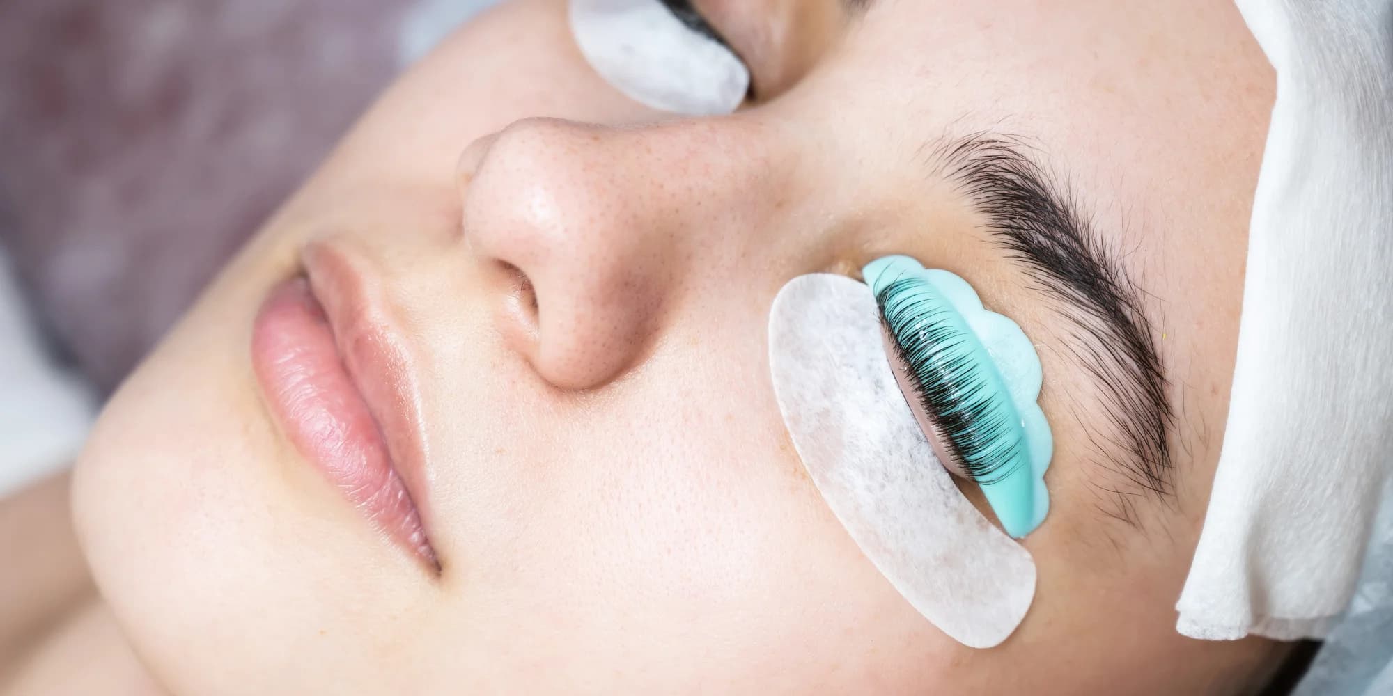 Krásná hned po probuzení: laminace obočí, lash lifting i kompletní balíček