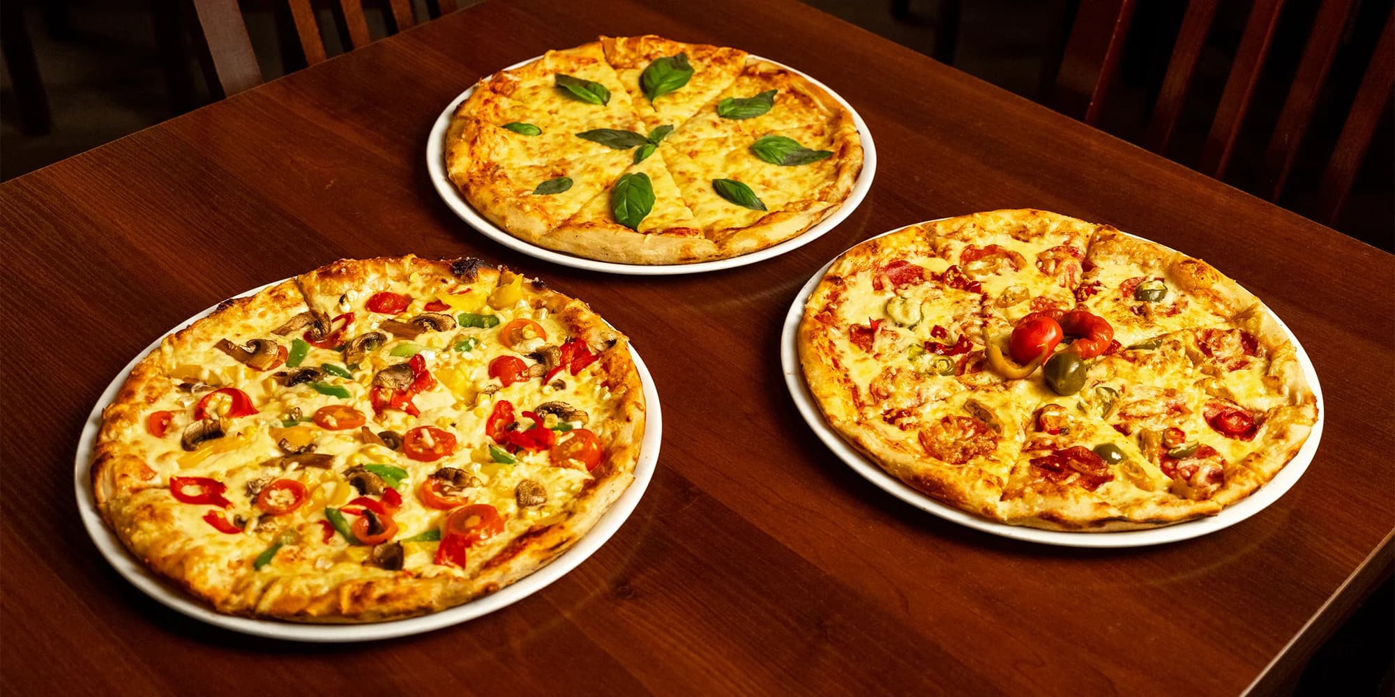 Jedna nebo dvě pizzy o průměru 32 cm podle výběru z 9 druhů