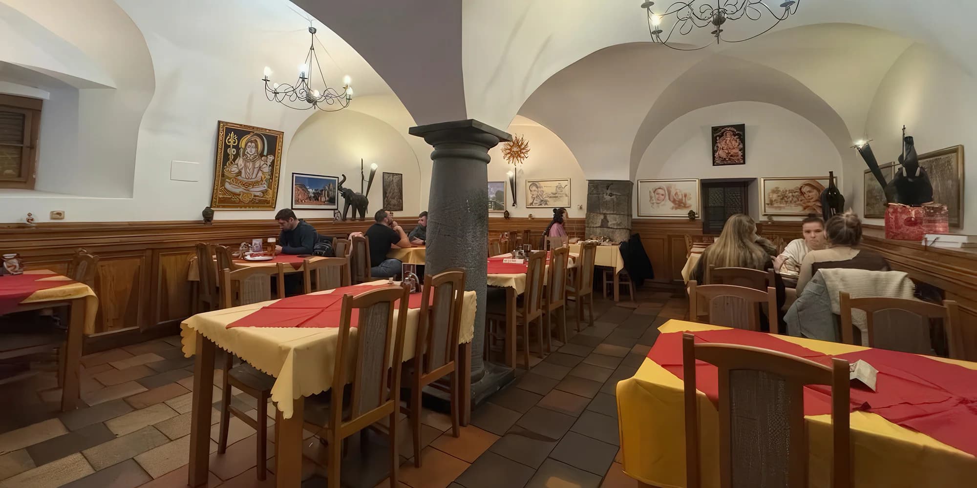 Otevřené vouchery do indické a nepálské restaurace v centru Plzně: 250 až 1000 Kč