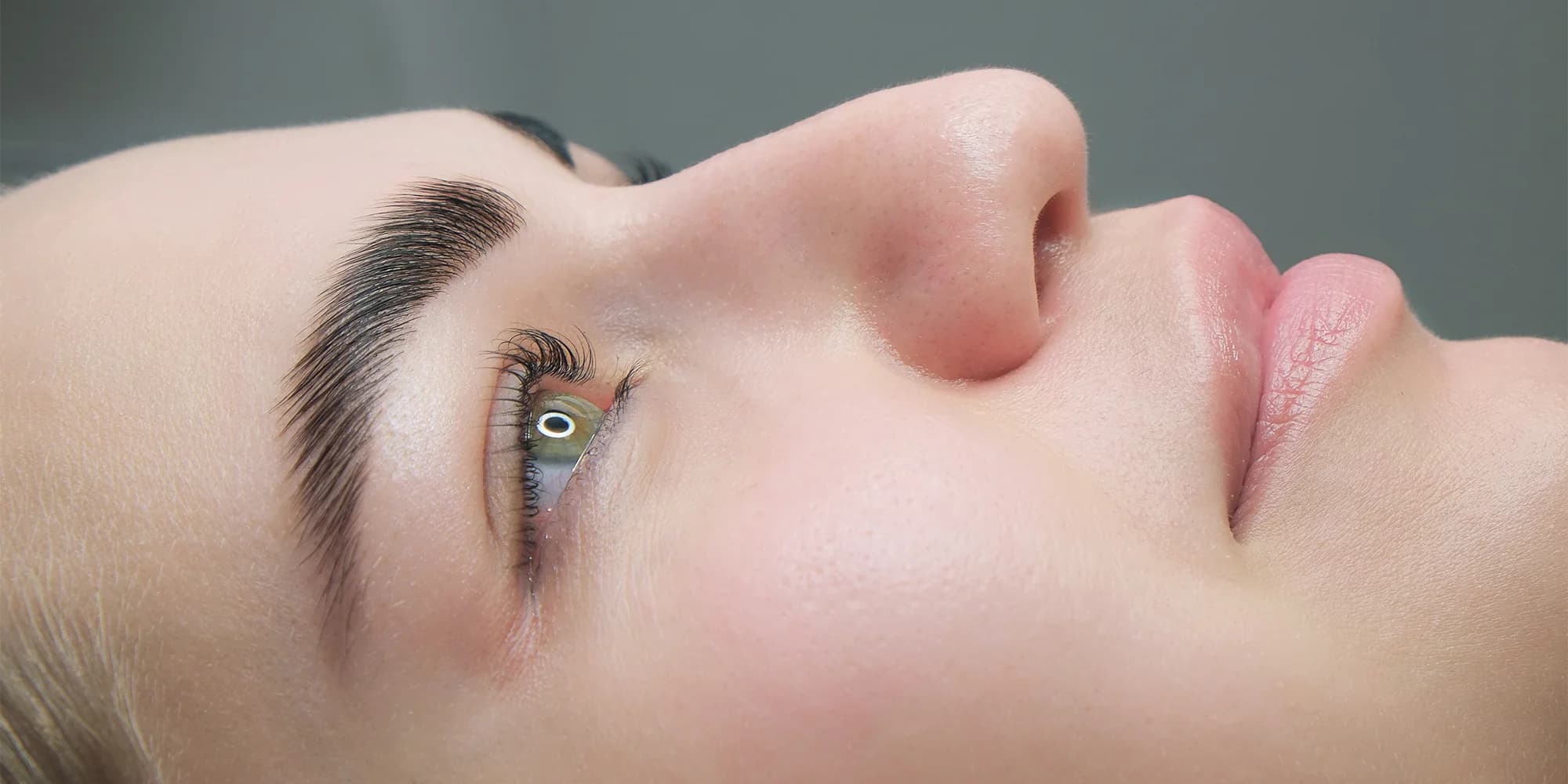 Uhrančivý pohled: barvení obočí i vč. laminace či lash lifting řas