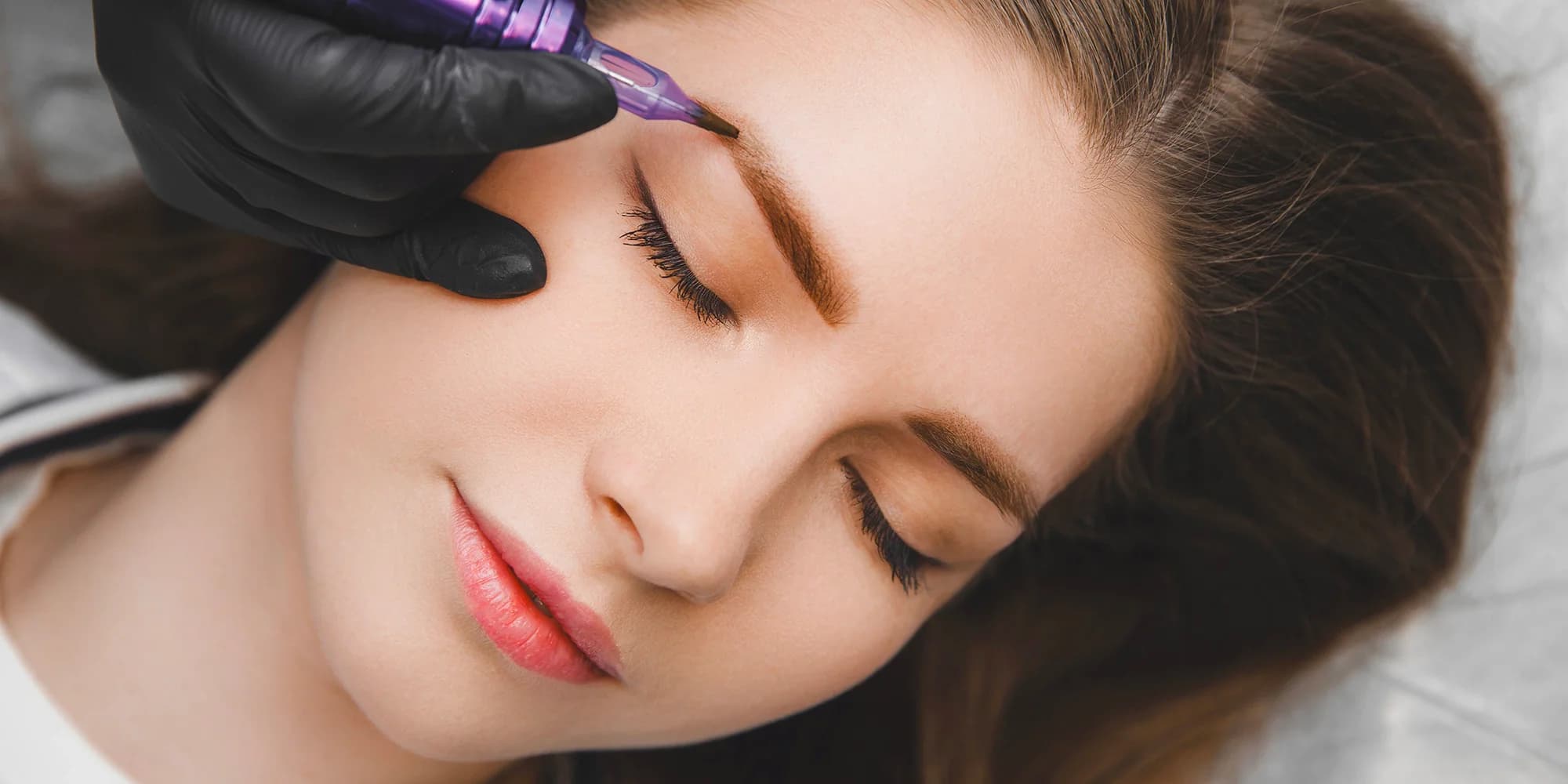 Permanentní make-up očních linek, rtů technikou akvarel či pudrového obočí vč. korekce