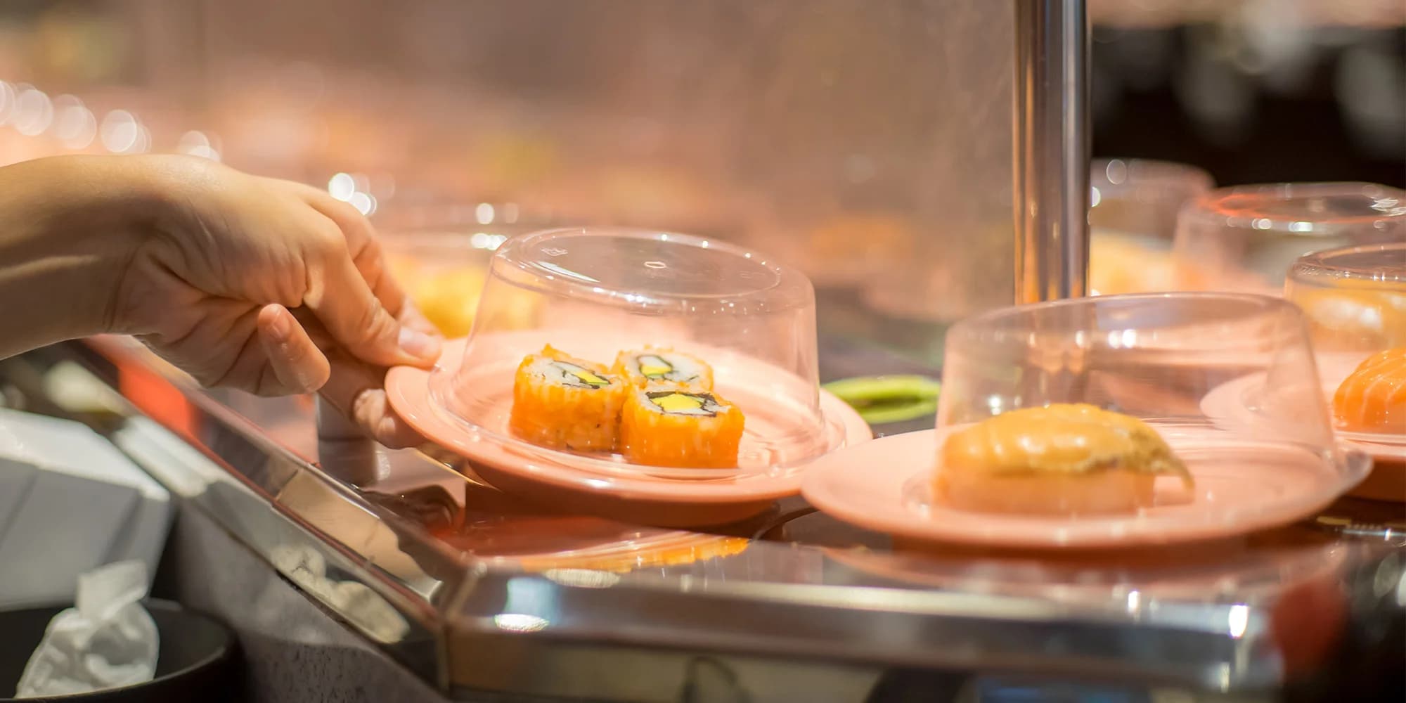 Až 2 hod. hodování na running sushi ve Wrap ‘n Roll v OC Plaza pro 1 osobu