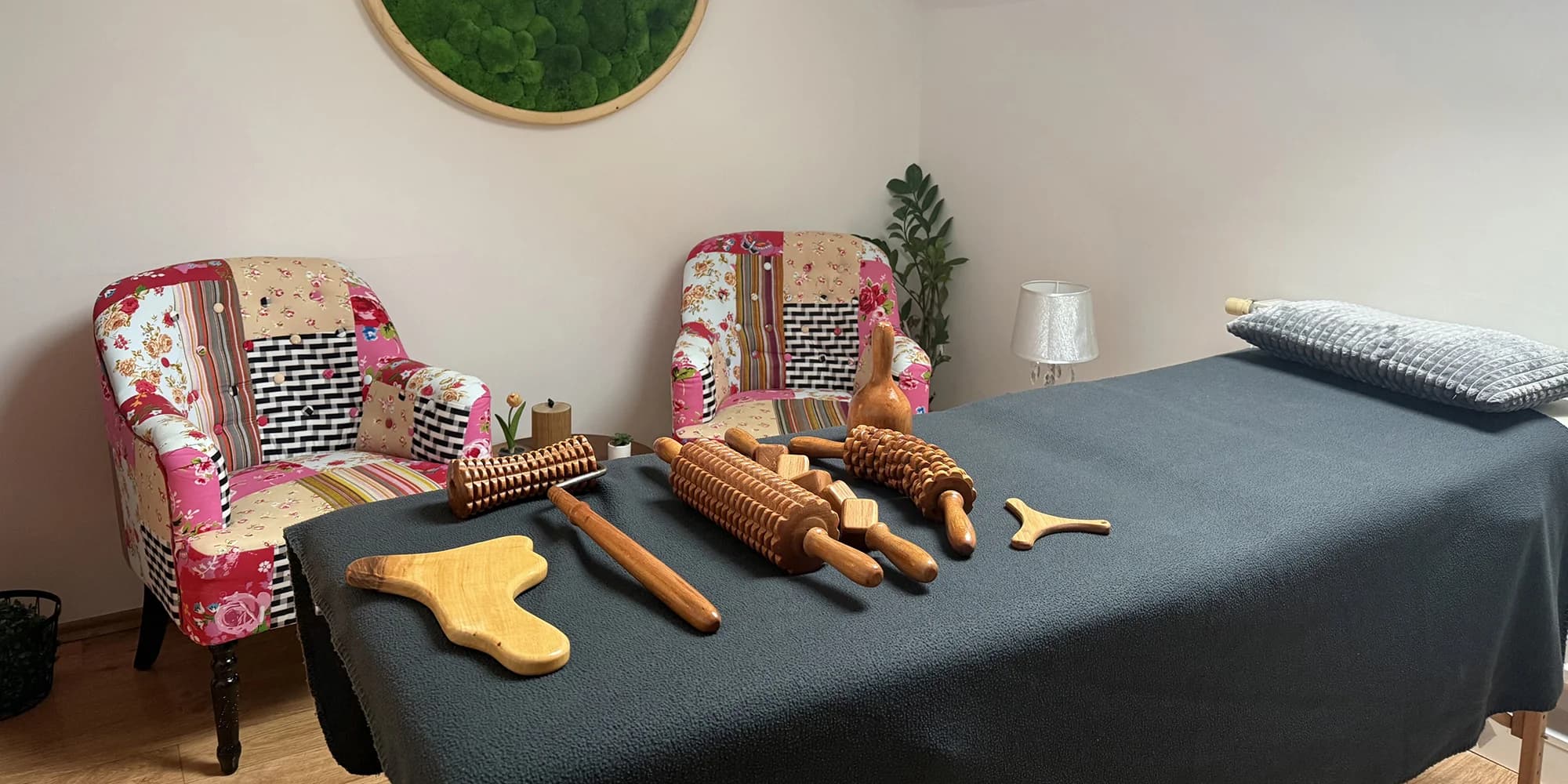 Maderoterapie neboli masáž dřevěnými válečky pro odstranění celulitidy