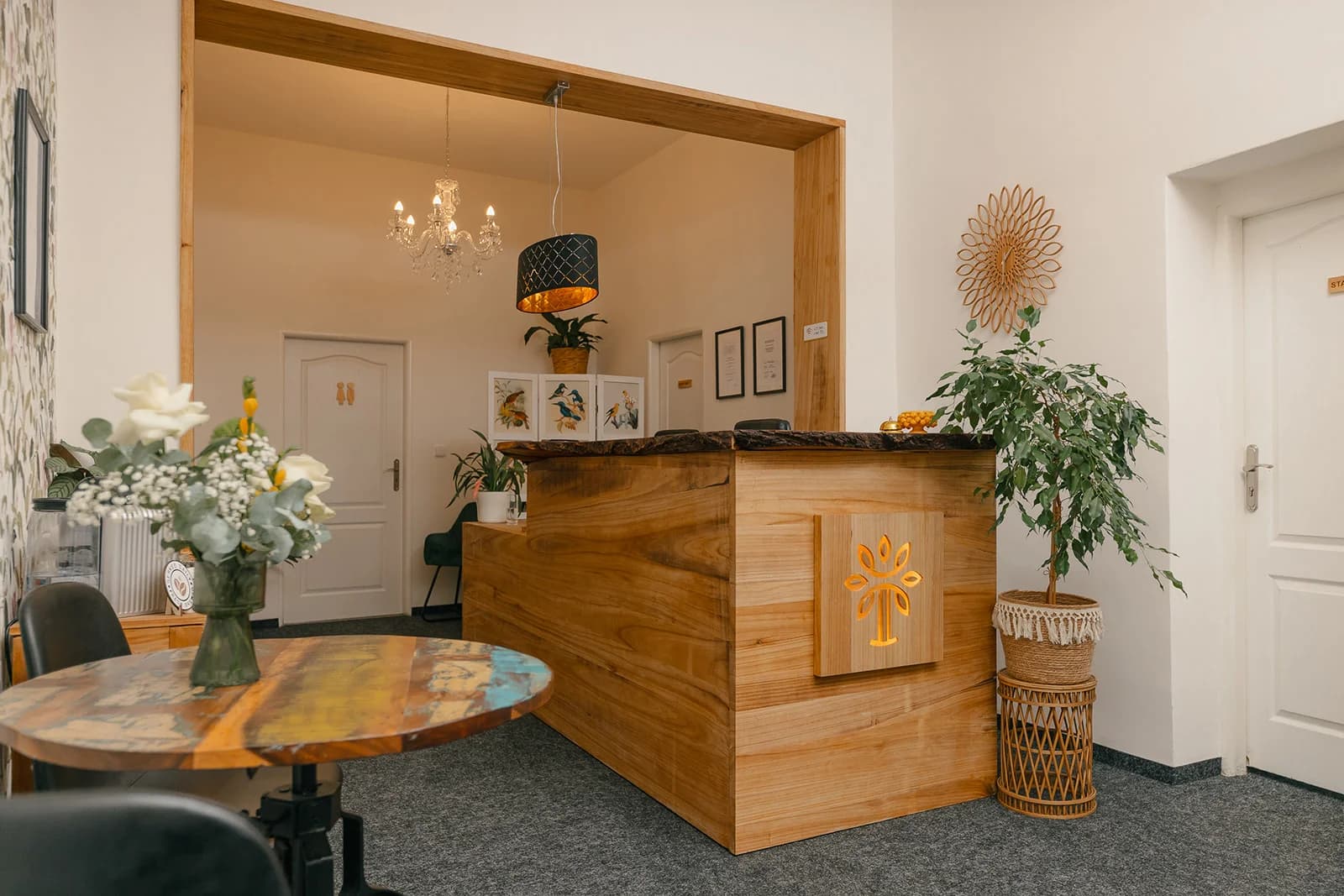 Tělový rituál Tropický relax: peeling, maska, masáž zad a odpočinek v relaxační místnosti