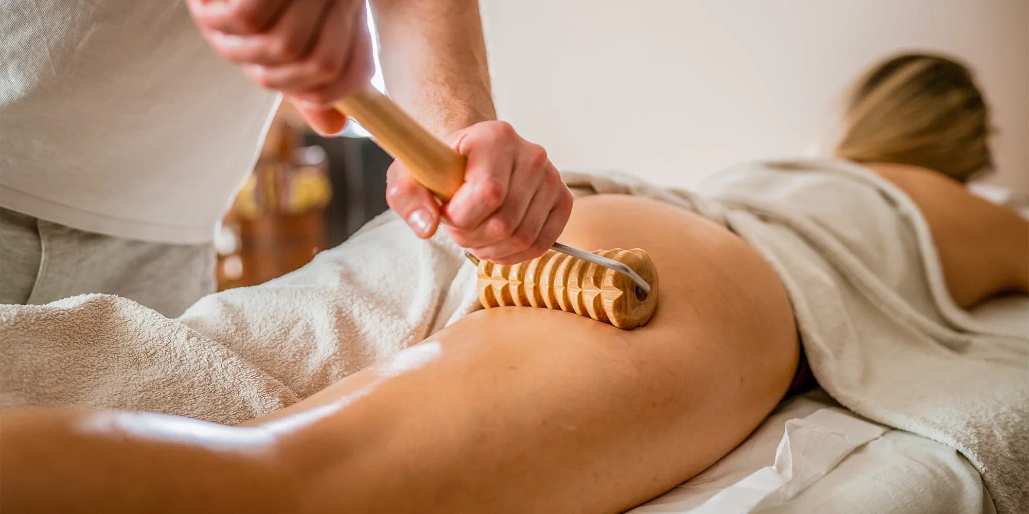 Maderoterapie těla či obličeje se zábalem či relaxační masáží hlavy, nebo lymfatická terapie