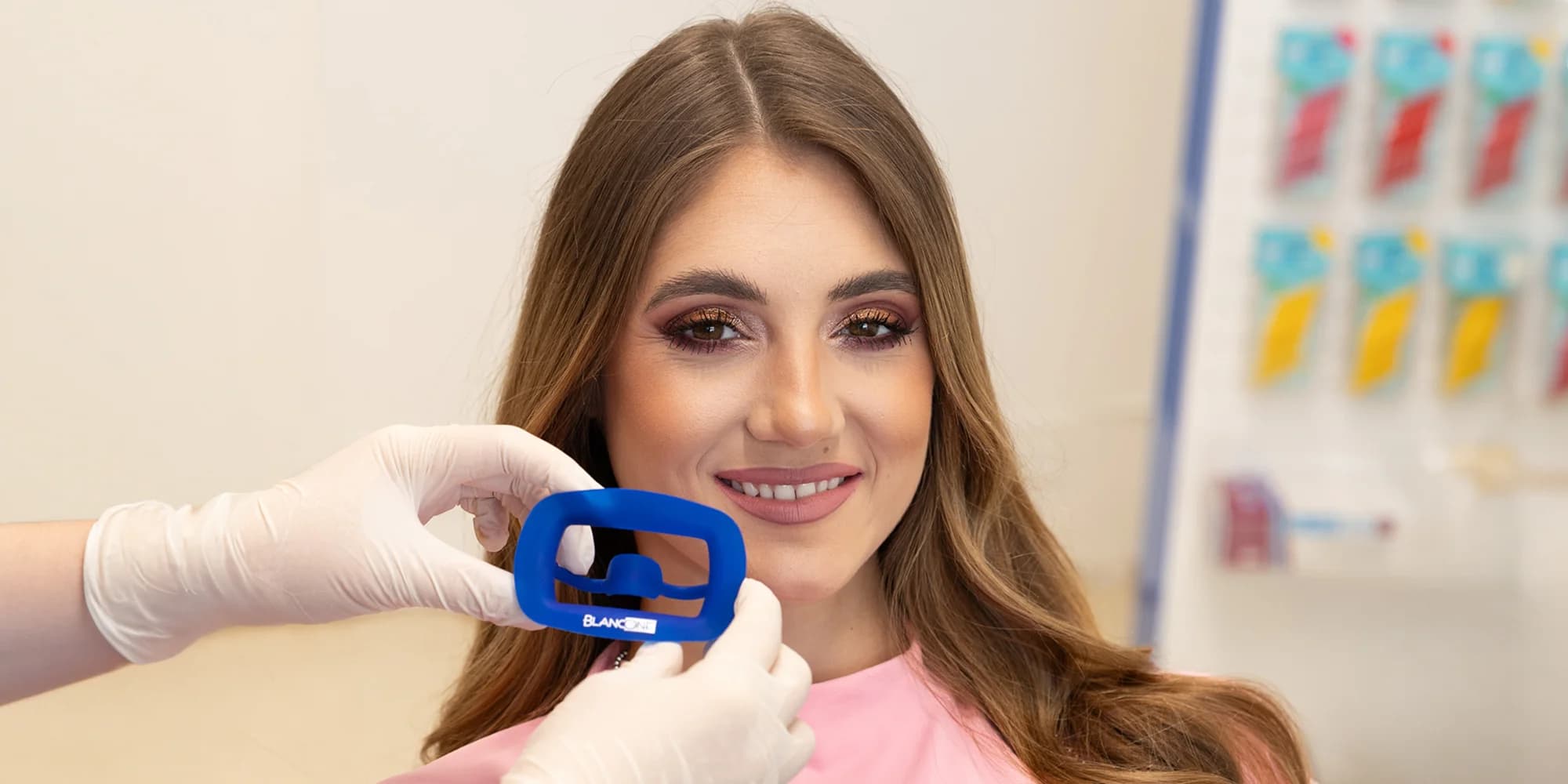 Zářivý úsměv a zdravé zuby: dentální hygiena včetně airflow i bělení zubů