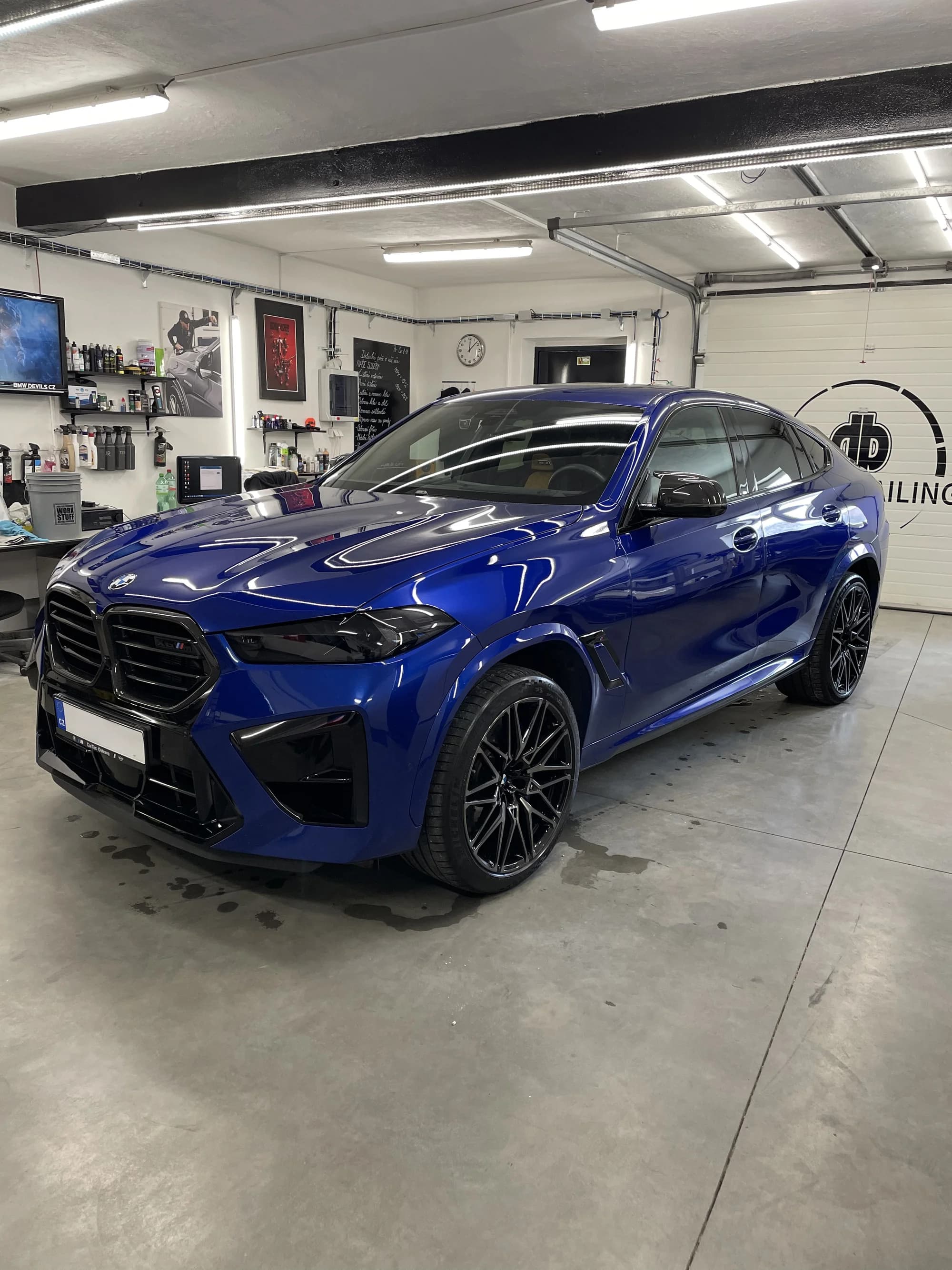 Hodnotový poukaz na veškerou péči o auto: čištění vozu, renovace laku, tónování skel aj.