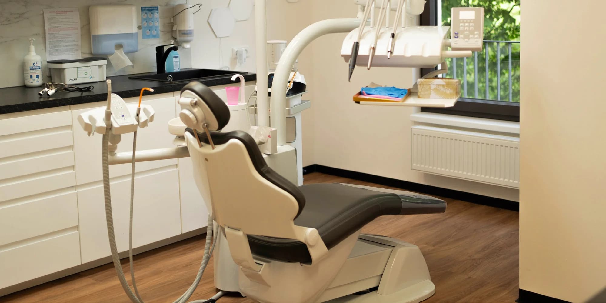 Dentální hygiena ve Vysočanech: péče včetně airflow nebo dětská varianta