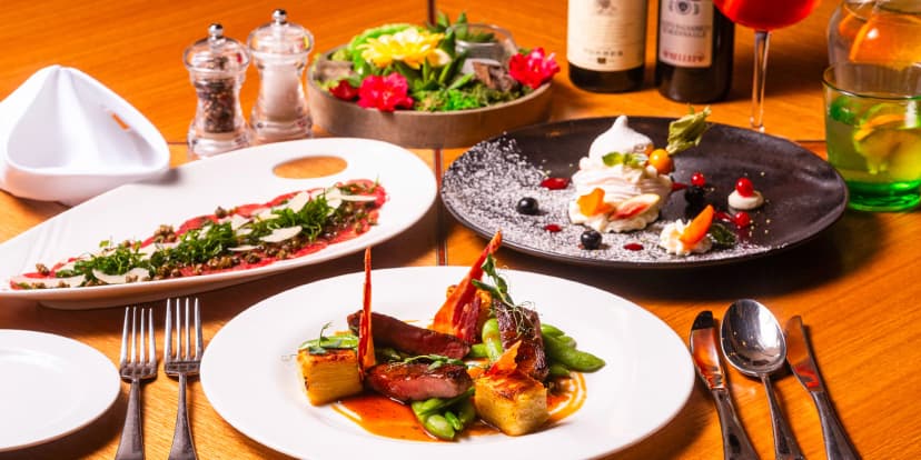 Tříchodové menu s rumpsteakem a aperolem ve špičkové restauraci Noem Arch