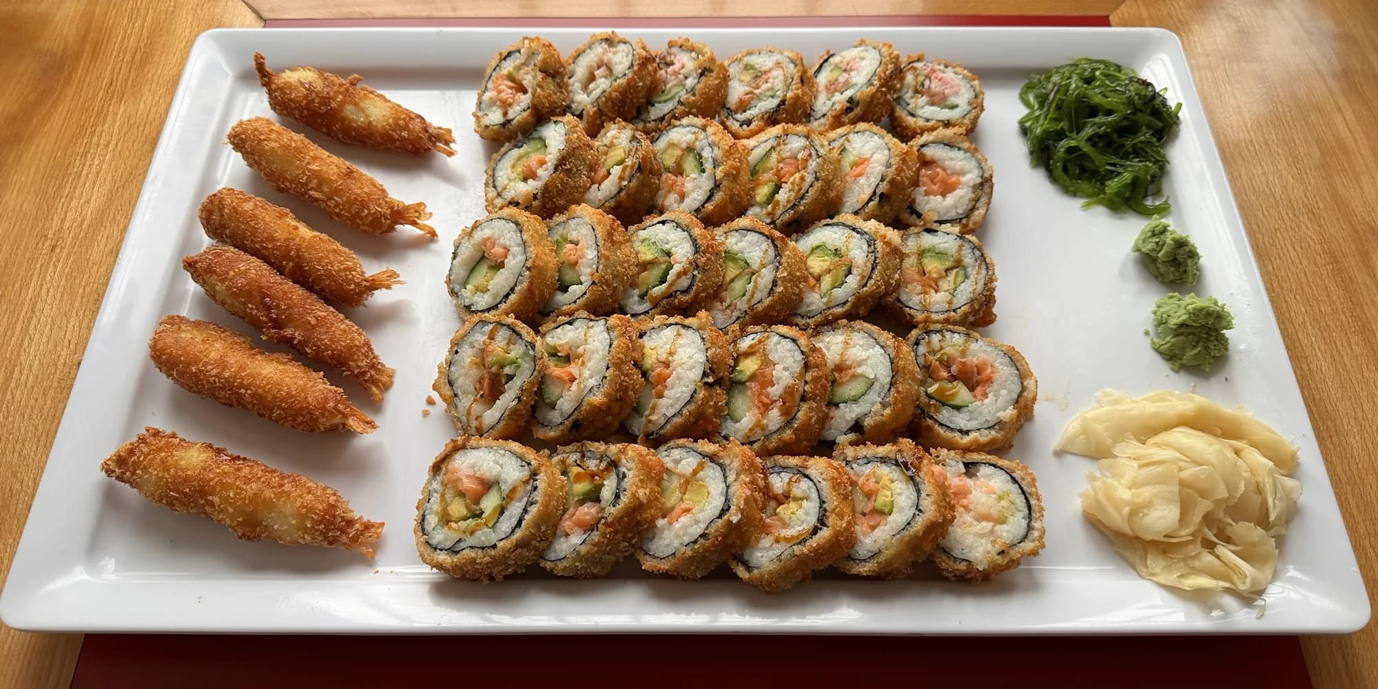 Krevety a sushi v tempuře plněné lososem i krabem: 29-44 ks