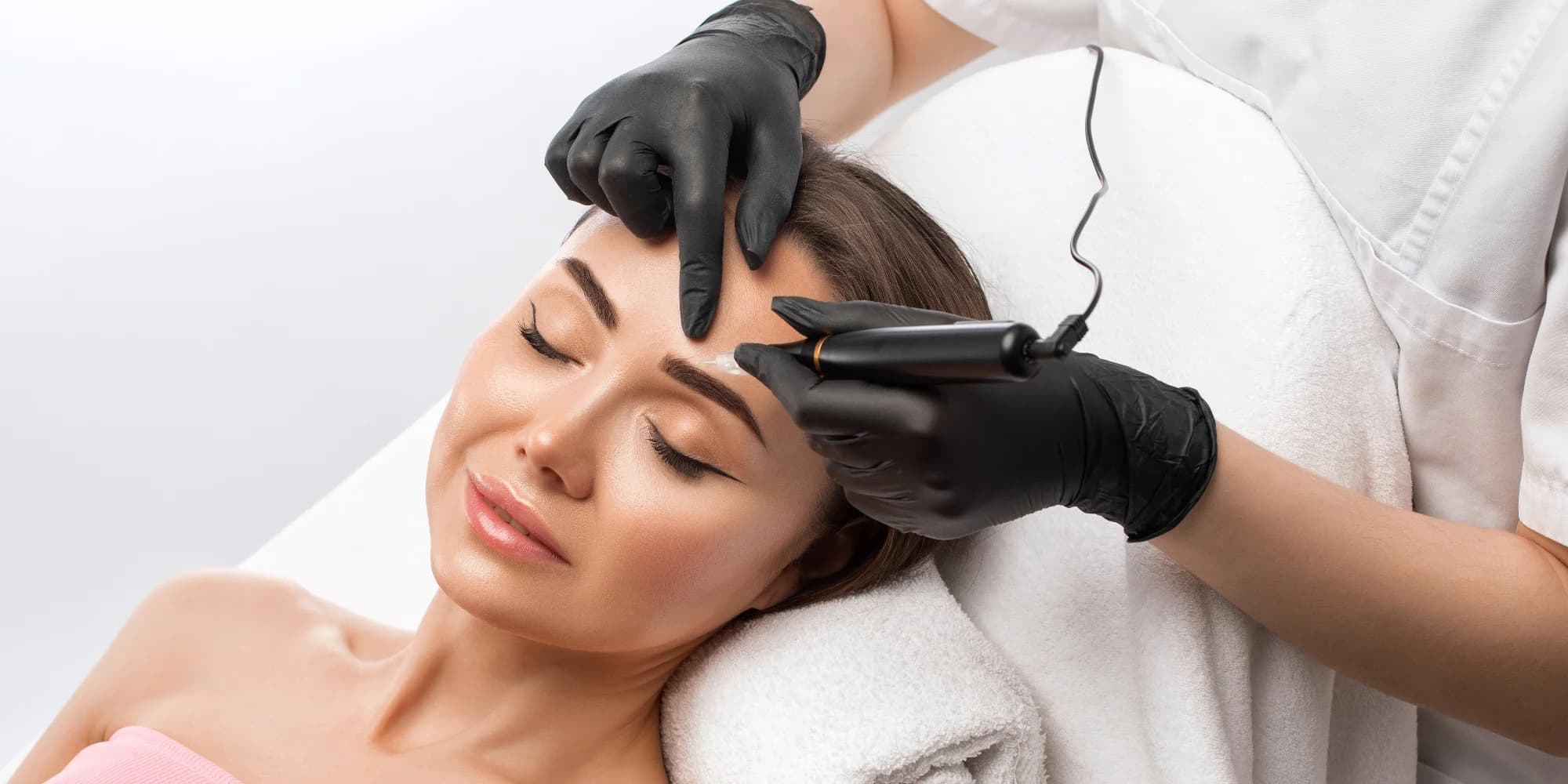 Permanentní make-up rtů nebo pudrové obočí na Smíchově