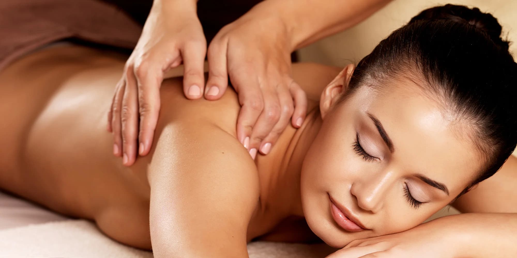 Relaxační masáže s možností peelingu či zábalu: skořicová, kokosová, aroma a další
