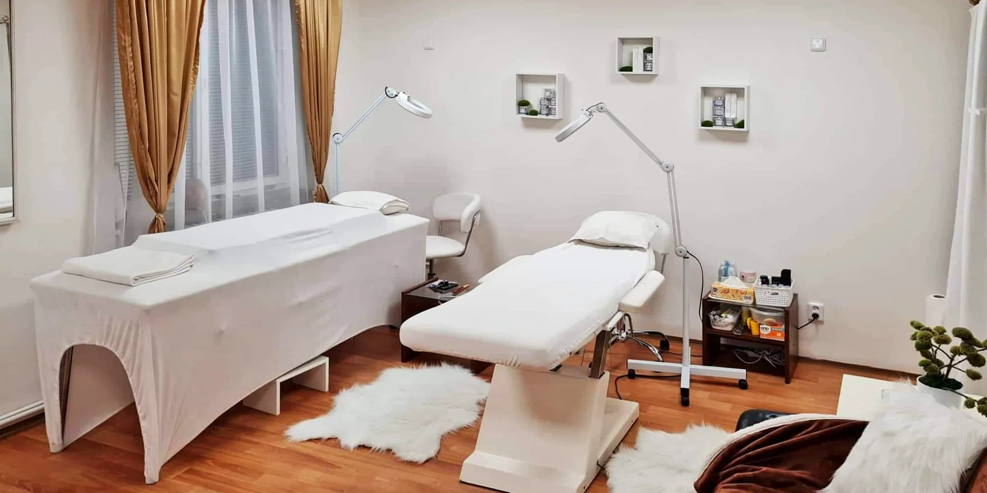 Lash lifting nebo úprava obočí s barvením: natočené, zvýrazněné a zároveň přirozené řasy a krásné obočí