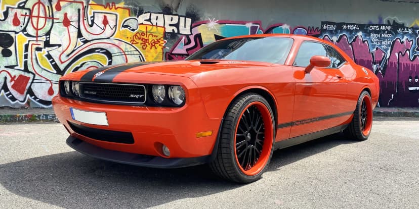 Dodge Challenger SRT 6,1 HEMI o výkonu 425 koní na 12–48 hodin