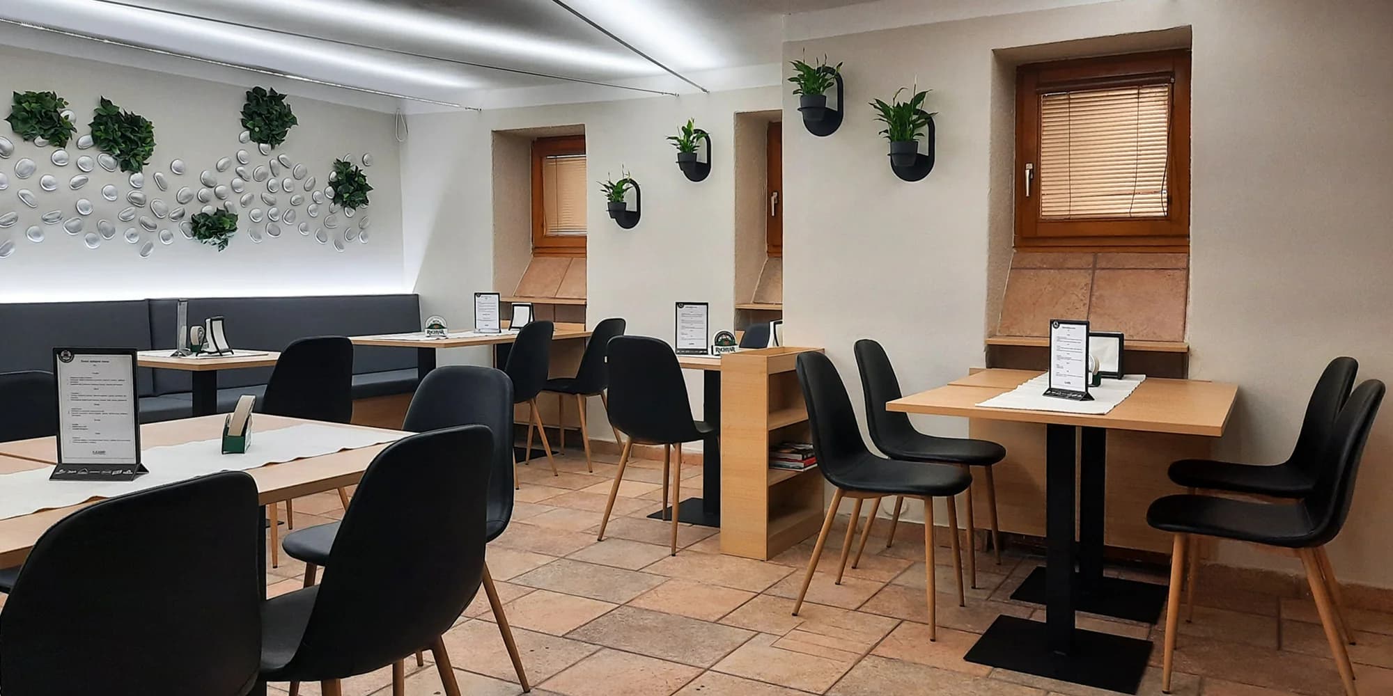 Italská restaurace s letní zahrádkou: pizza dle výběru v ceně do 258 Kč pro 1 až 2 osoby