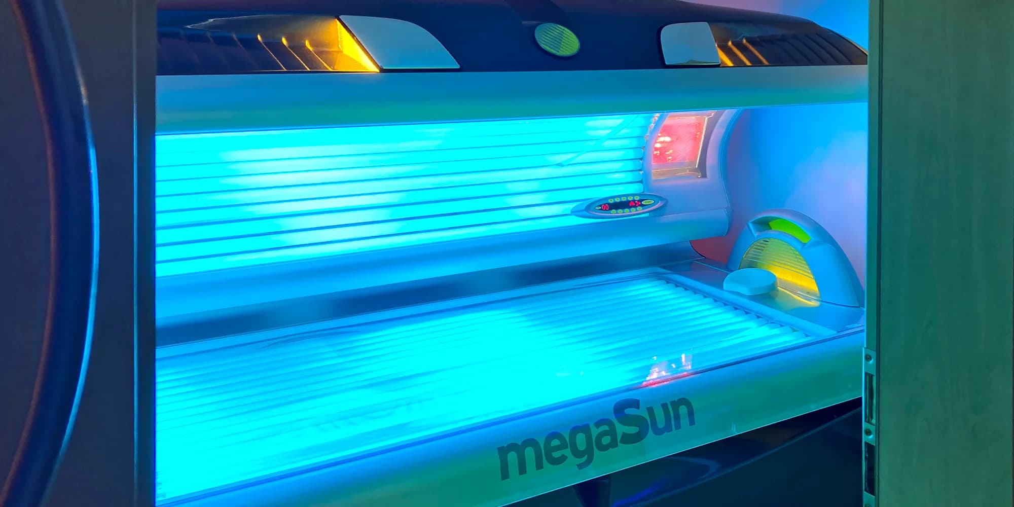 Krásné opálení po celý rok: 60 nebo 100 minut ve vertikálním turbo či kolagenním soláriu
