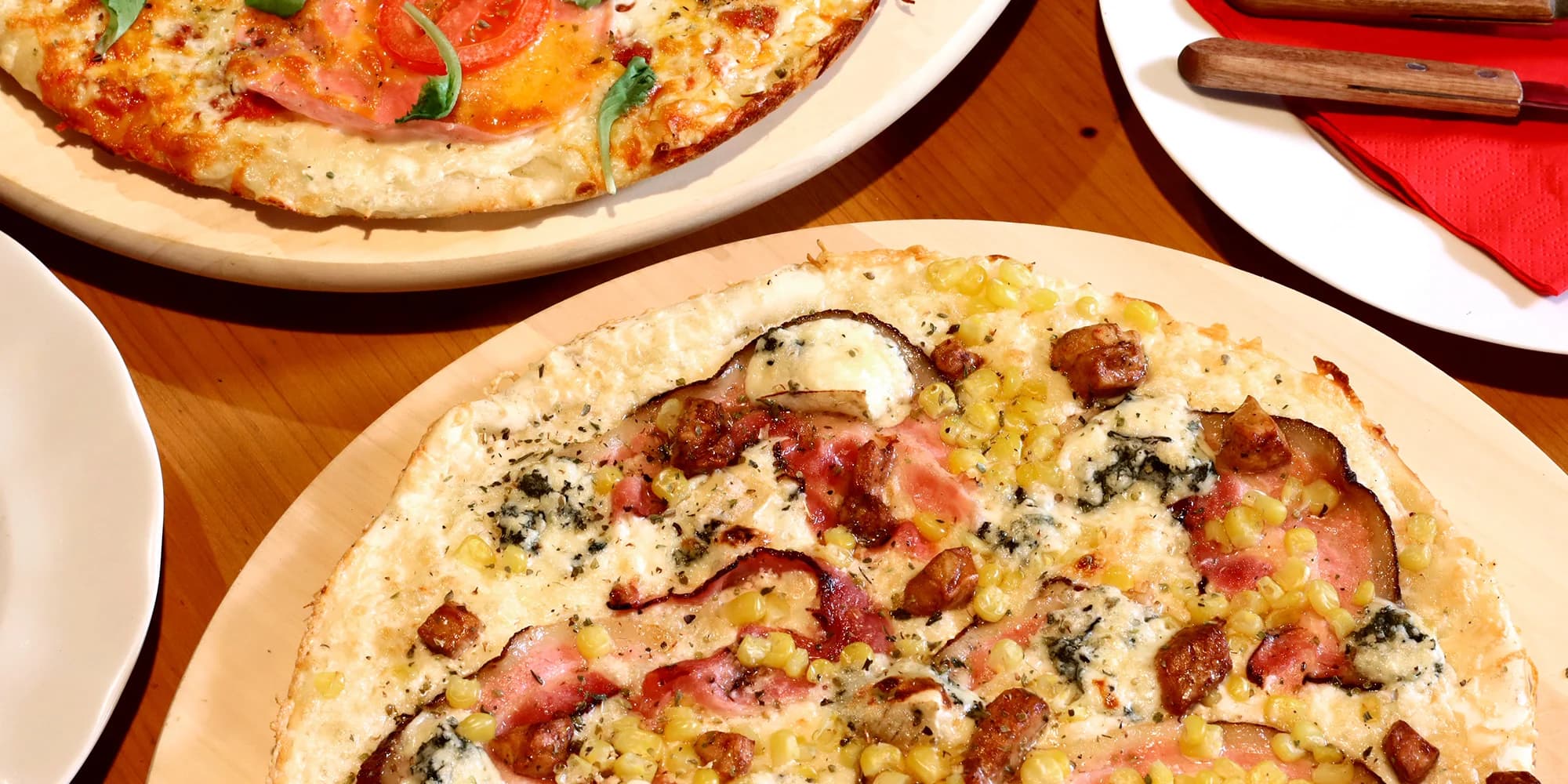 Prkno plné masa a příloh, kuřecí a vepřové stripsy nebo pizza pro dva i partu