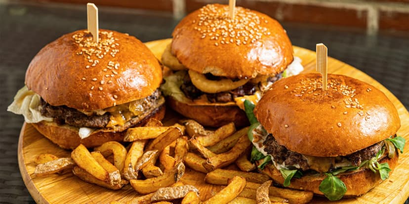 2× šťavnatý burger dle výběru z 10 druhů, 1× Pepsi: odnos s sebou