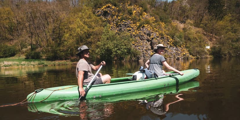 Jednodenní půjčení lodí na Berounce: od kanoe pro dva po šestimístný raft