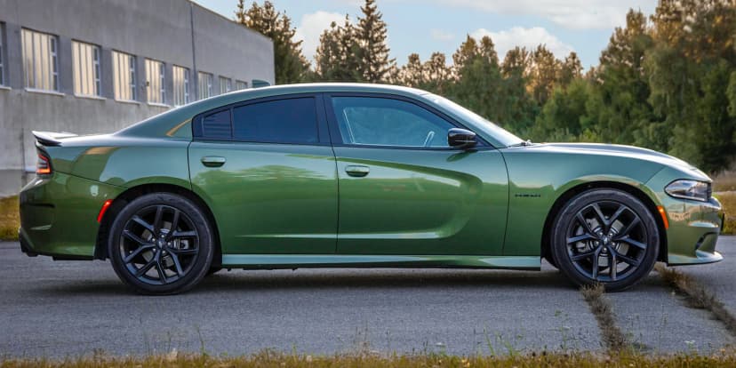 Dodge Charger nebo Ford Mustang: 15 min. spolujízdy nebo až 1 hod. řízení