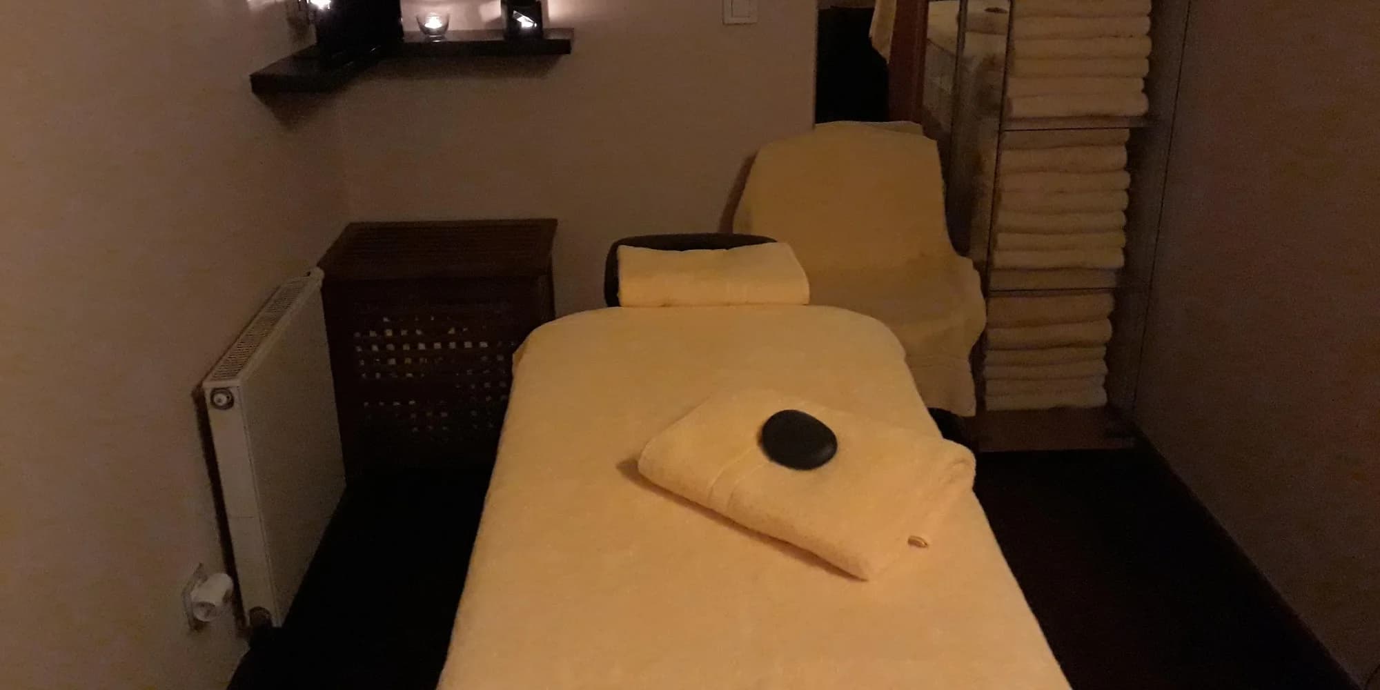 30 minut relaxu v centru Prahy na Malé Straně: zdravotní masáž zad a šíje