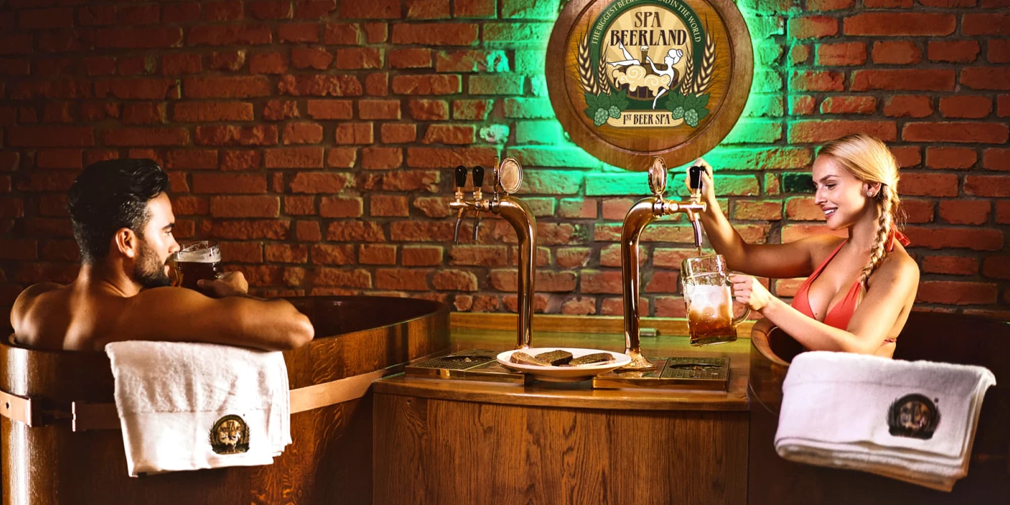 Pivní lázeň s neomezeným popíjením piva Krušovice, prohlídka parku Boheminium