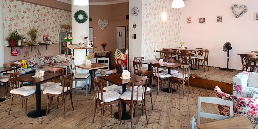 Na kafe a zákusek: otevřený voucher do kavárny v hodnotě 250–⁠⁠⁠⁠⁠⁠1000 Kč
