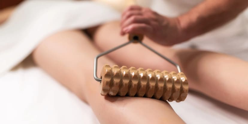 Tvarování postavy a relax: maderoterapie celého těla v délce 50 minut